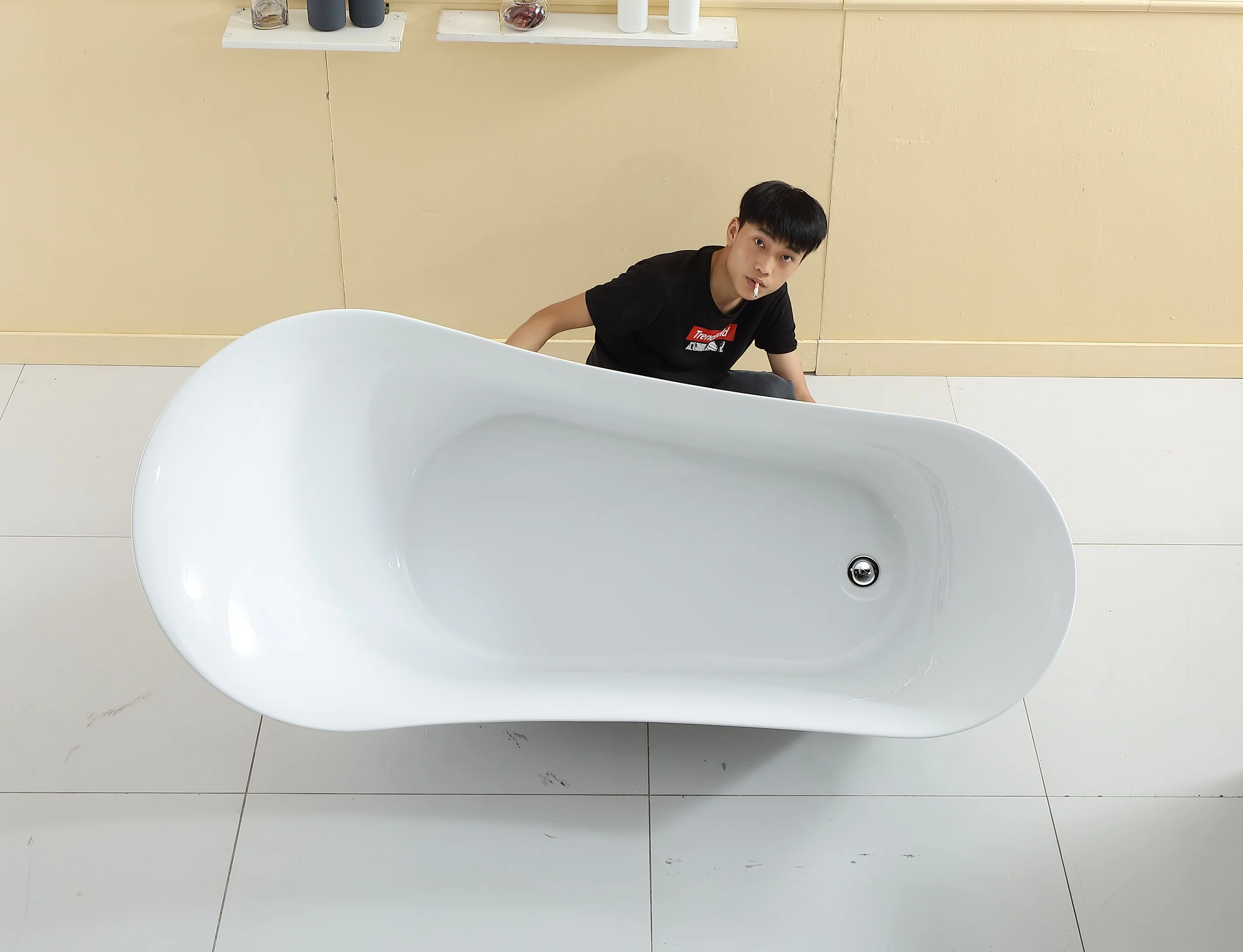 Free Standing Bath Tub Whole Seller Hot Sale Acrylic CE Modern Divano Freestanding Vasca Da Bagno Di Design Drainer Body Soaking