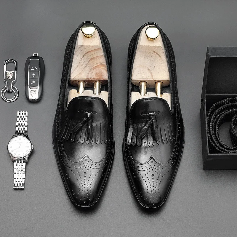 Туфли мужские кожаные без застежек заостренный носок бахрома лоферы боллок резной узор повседневная обувь для