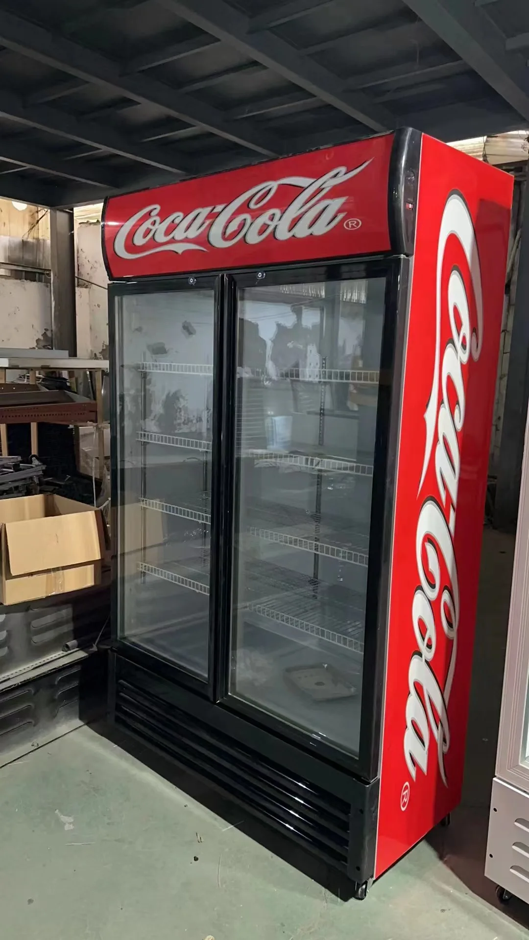 Холодильное оборудование с бесплатным логотипом на заказ для бара стеклянная дверь дисплей для напитков коммерческие вертикальные холодильники дисплей холодильник