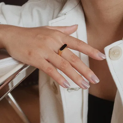 
Trendy 18K vacuum electroplating stainless steel black glue dripping oil white shell ring smooth surface titanium steel ring 