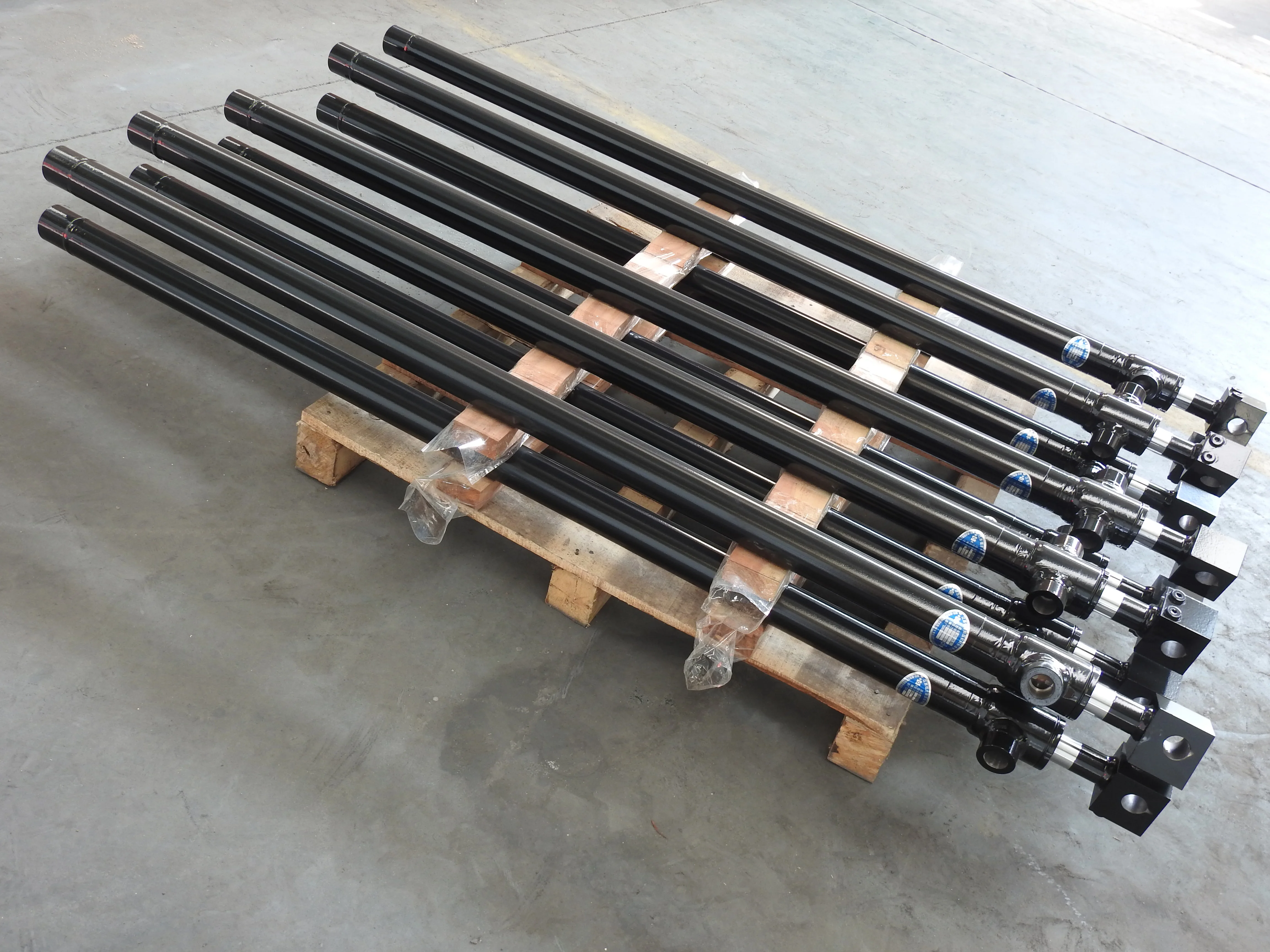 Двухсторонние горизонтальные гидравлические цилиндры с выемками, используемые в автомобилях и инженерных системах