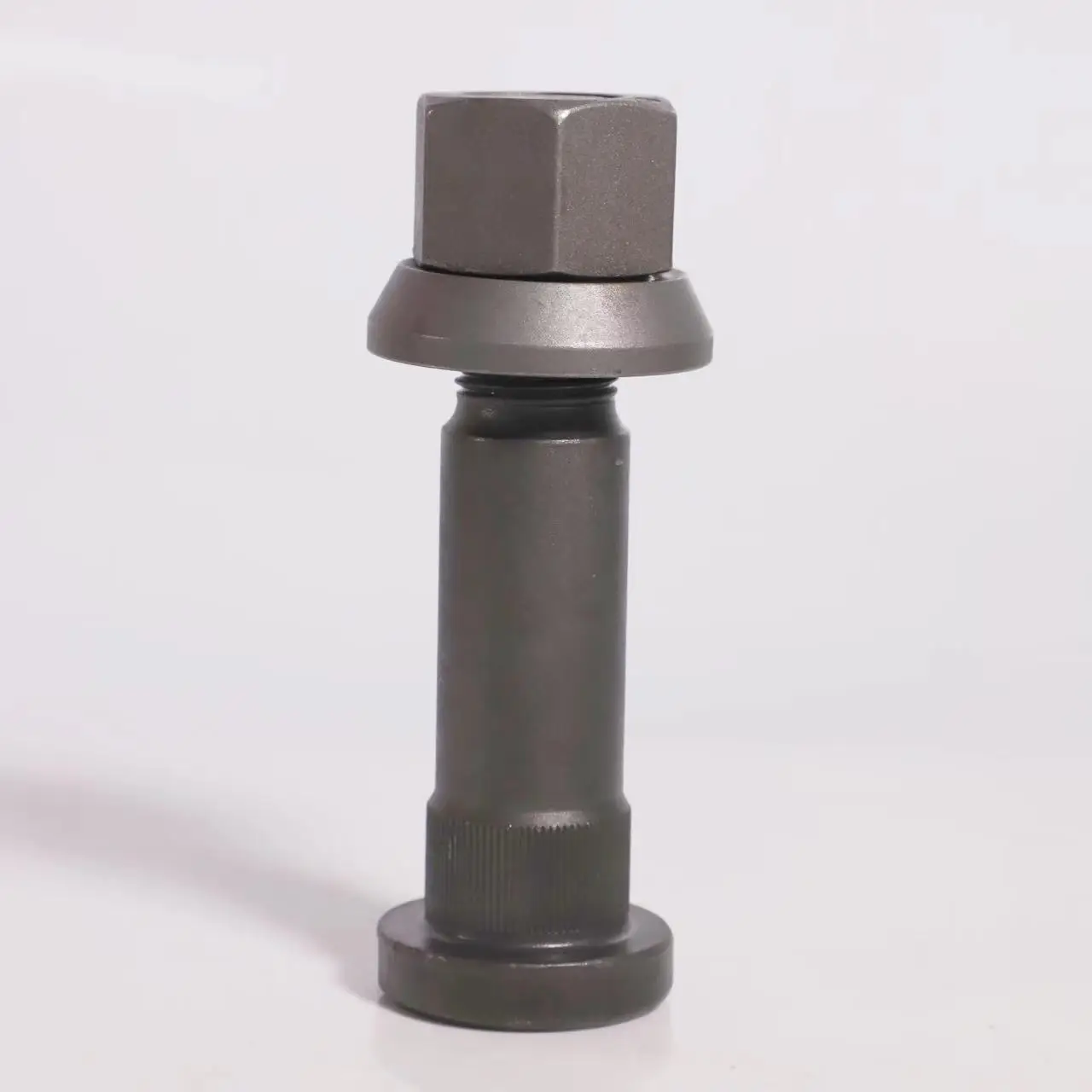 truck wheel bolt 7/8-14Tx86  OEM 1573081 grade 10.9 phosphate grey for Volvo  wheel bolts and nuts