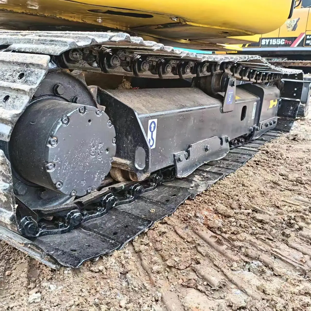 Komatsu 56 находится в хорошем состоянии 5 6 тонны подерженного дешевы а оригинальная краска надежна