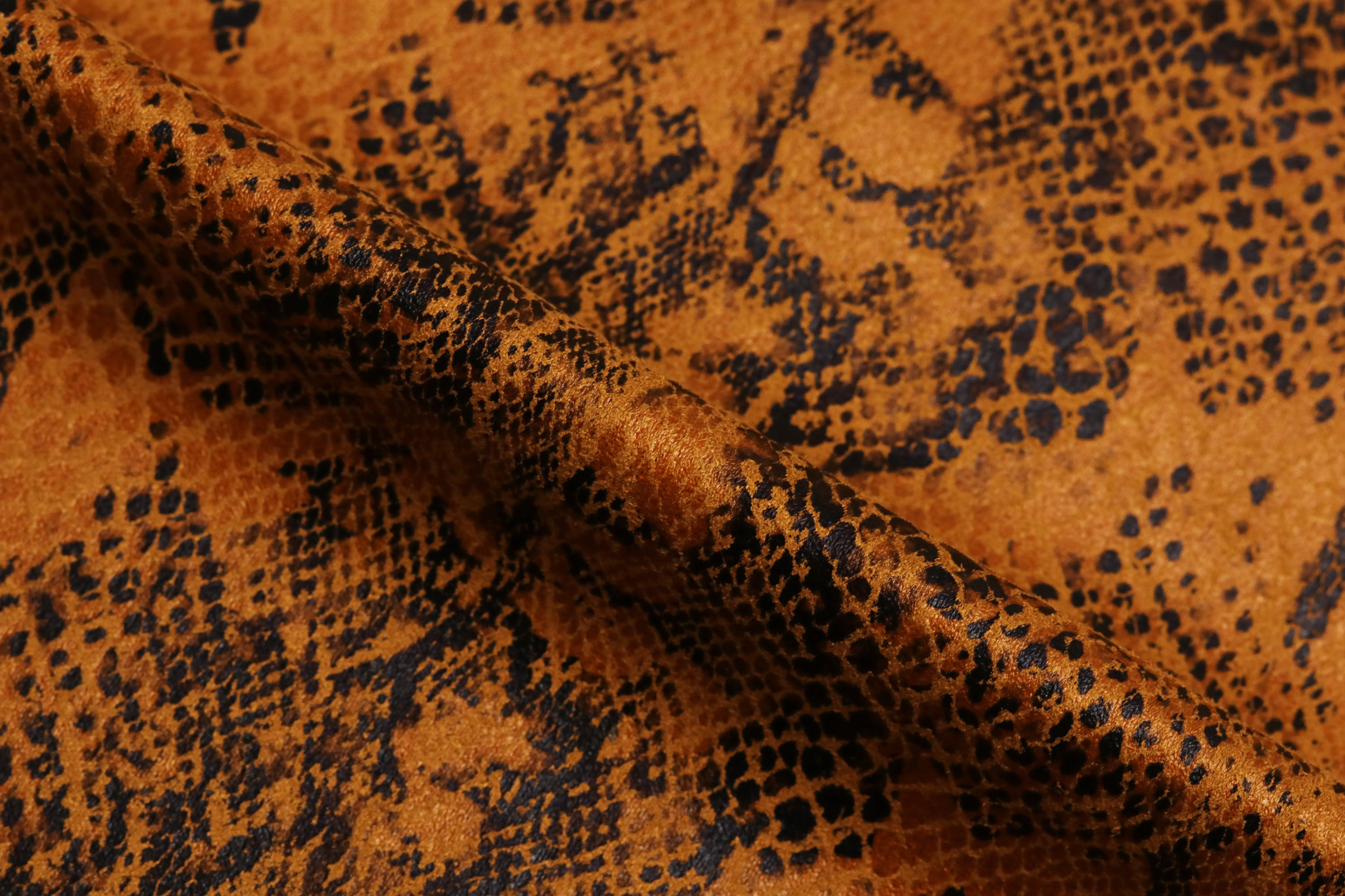 Hot Sell Micro Fiber Foil Printing Snake Skin Recycled Knitting Scuba Suede Fabric For Sofa