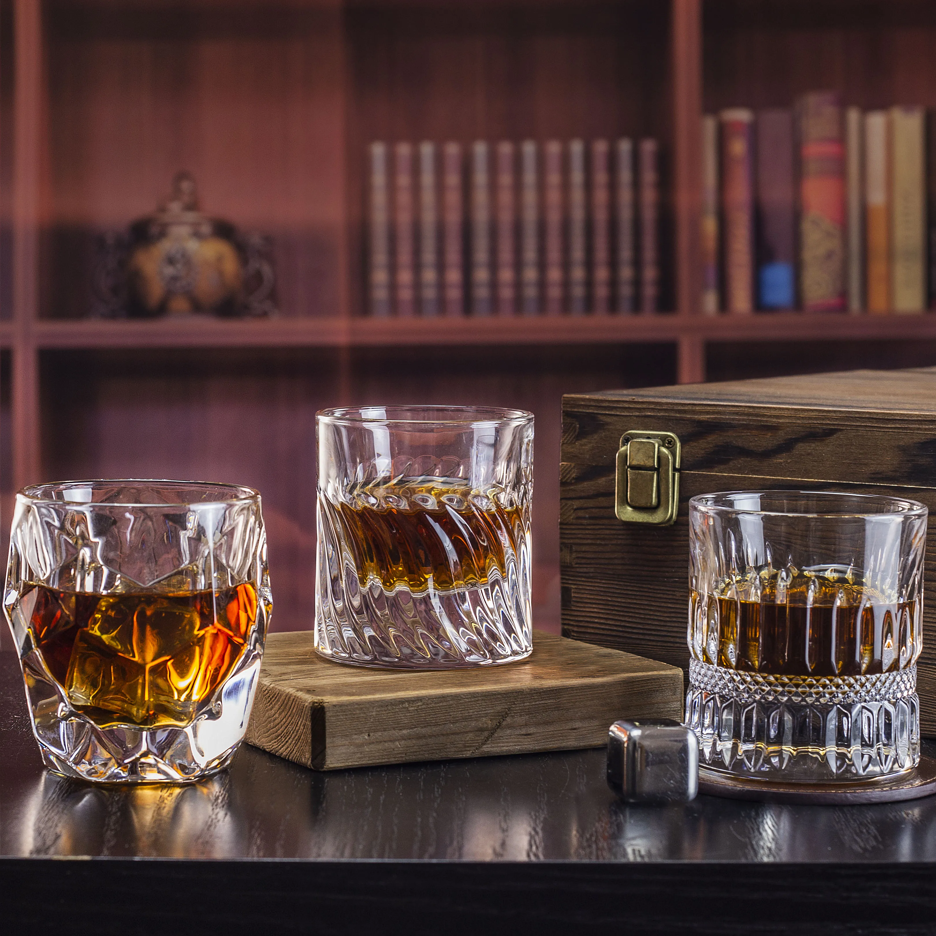 Factory Wholesale Engraved Heave Base Whiskey Glasses Old Fashioned Glasses for Drinking Bourbon Vodka Rum Liquor Rocks Glasses