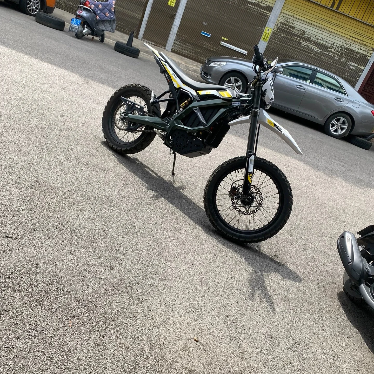2025 полная Подвеска 74 В Электрический мотоцикл 55ah аккумулятор 12500 Вт E Bike Ultra Bee light bee