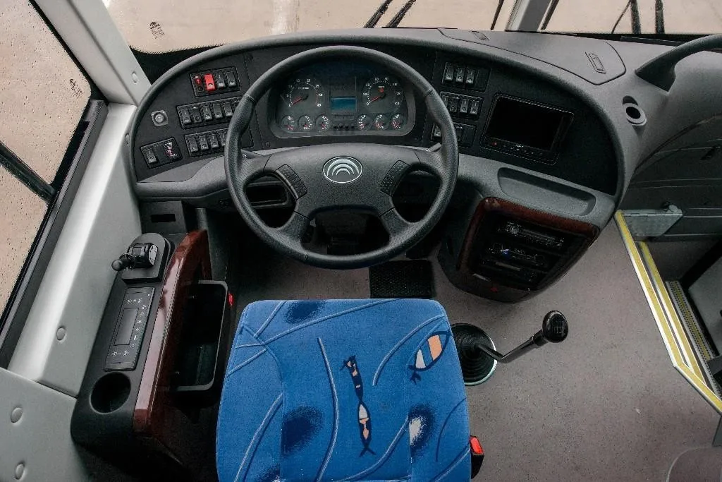 Используемый на заказ Yu - tong ZK6858 автобус евро 2 Cummins двигатель