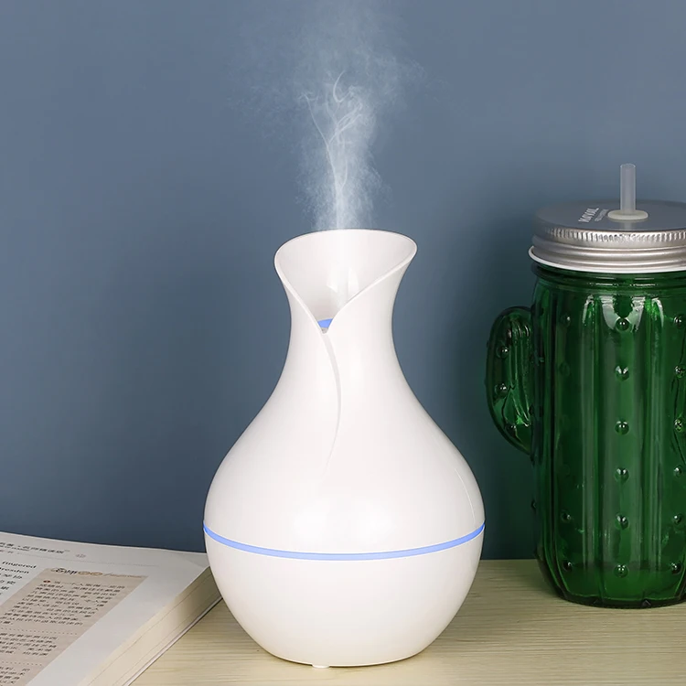 Top selling 200ml Portable Mini Humidifiers vase Diffusers Ultrasonic Humidifier 7 LED Colors Light Car Humidifiers