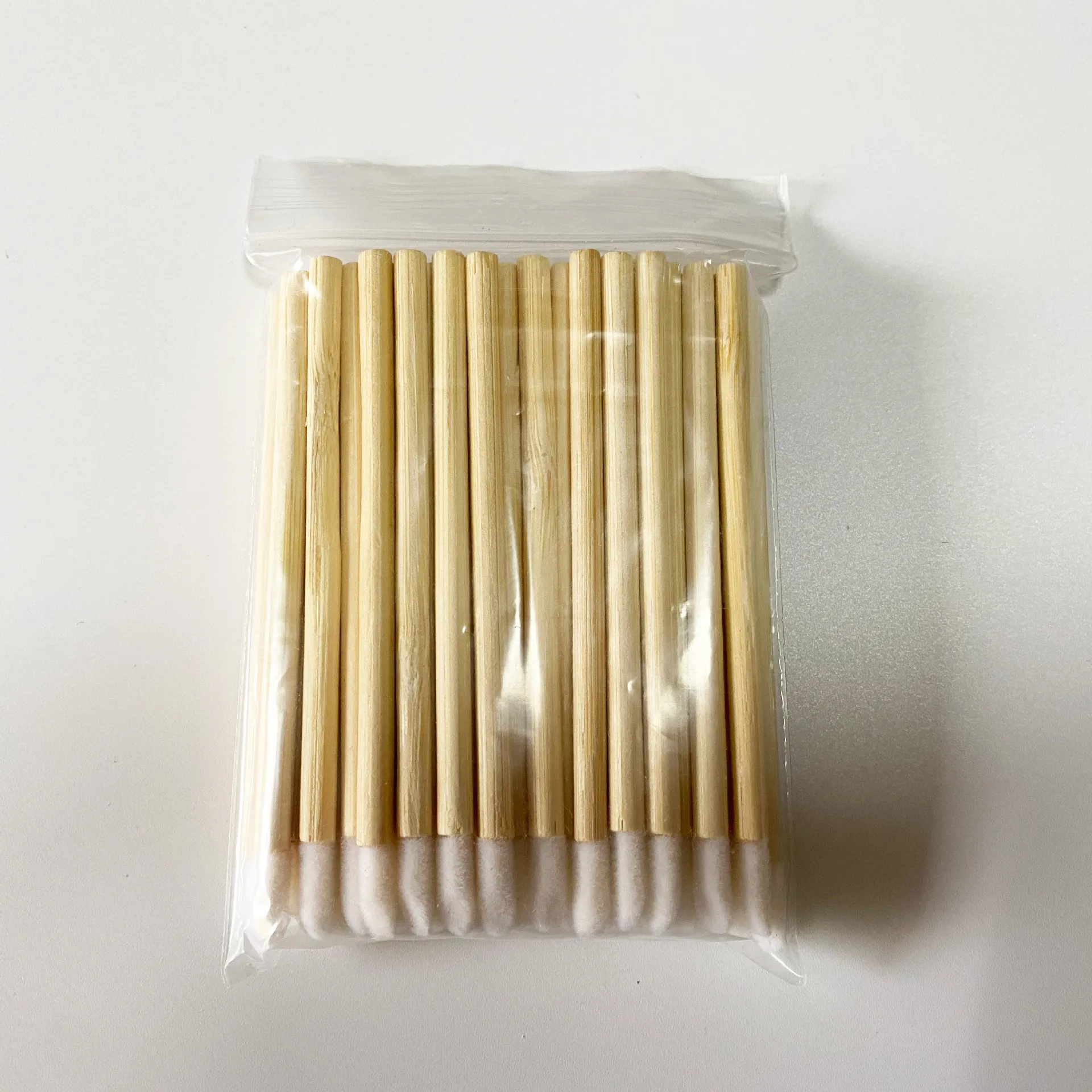 Bamboo Handle Disposable Lip Brush/ Lipstick Gloss Wands Applicator Brush Disposable makeup Applicator
