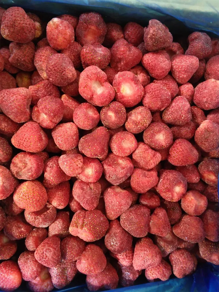 Wholesale IQF Freshly Chosen Frozen Strawberries in Bulk Sliced and Water Preserved in Carton Packaging for Convenience