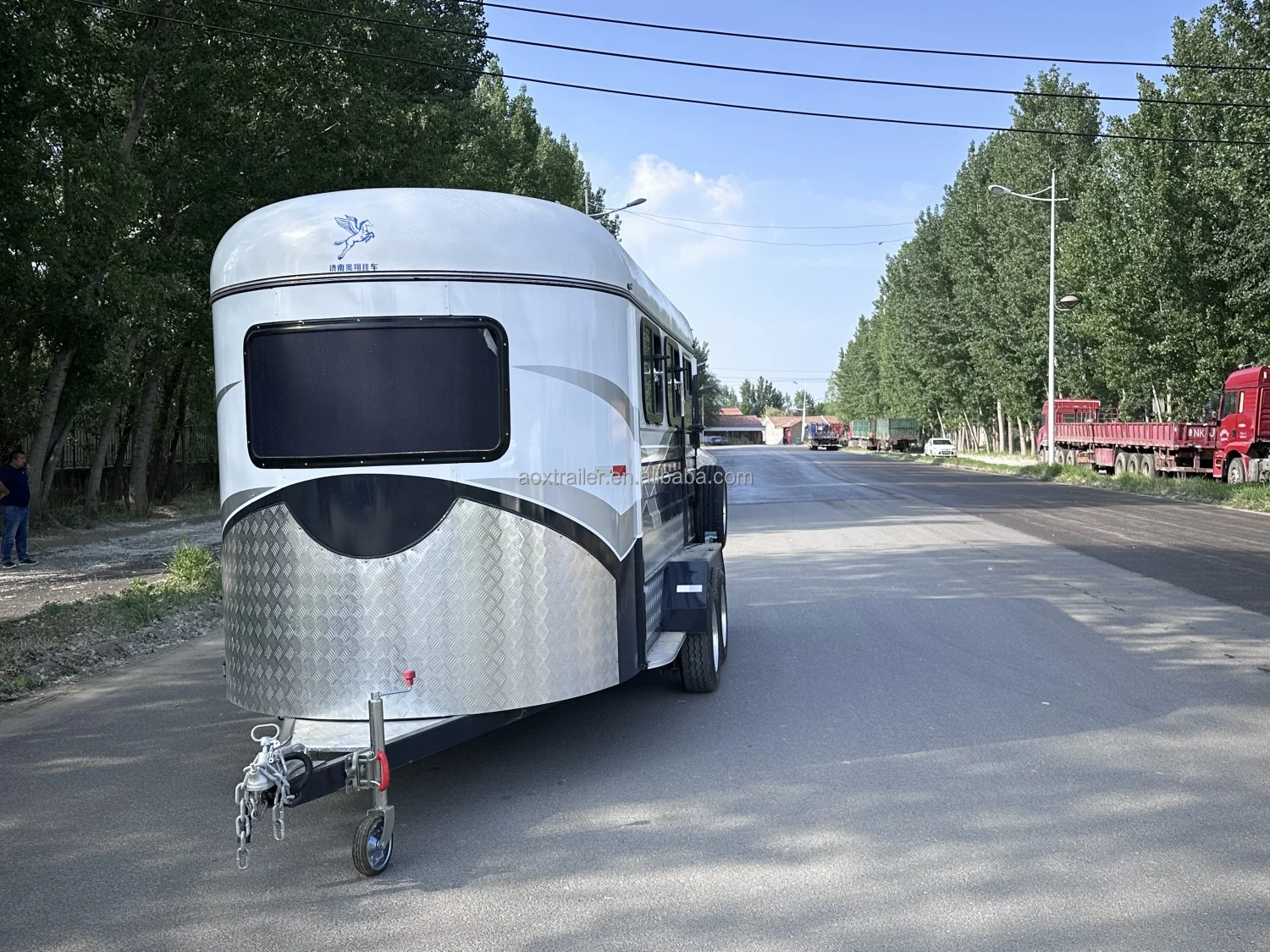 On Sale 3 Horse Floats China With Tack Box Horse Trailer Angle Loading Well-ventilated