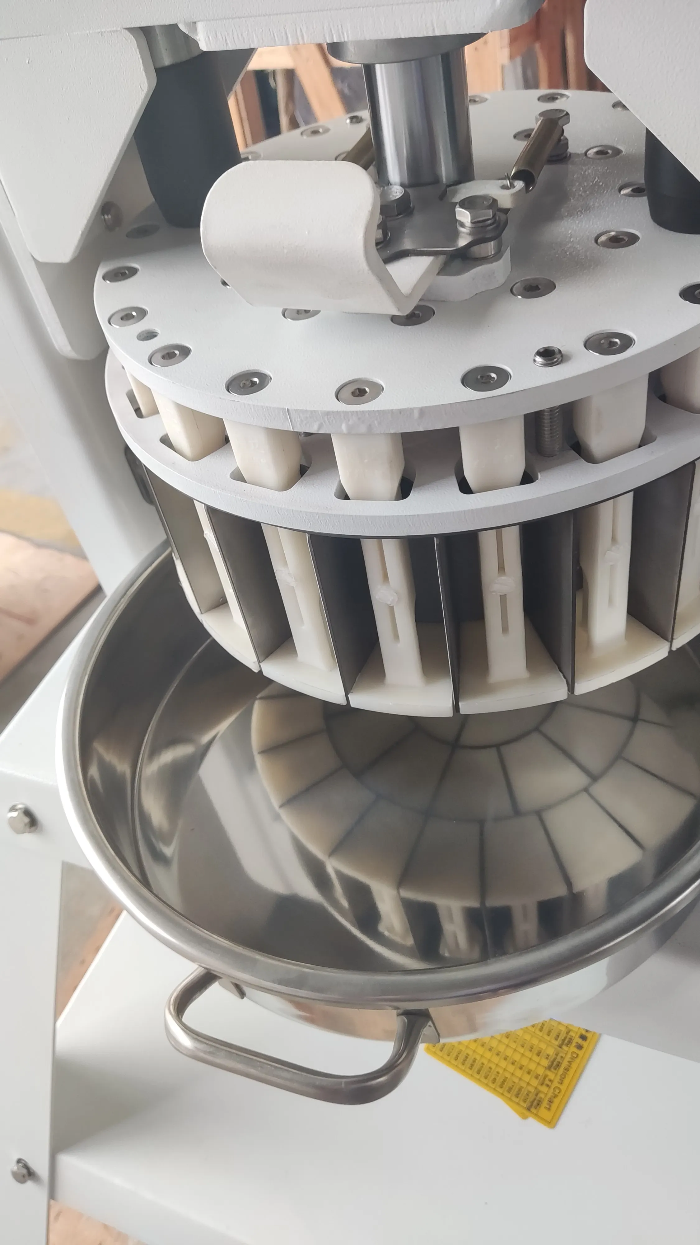 YOSLON Hot Sale  Bakery Dough Cutting Machine Manual  Bread Dough Divider Manual Dough Divider