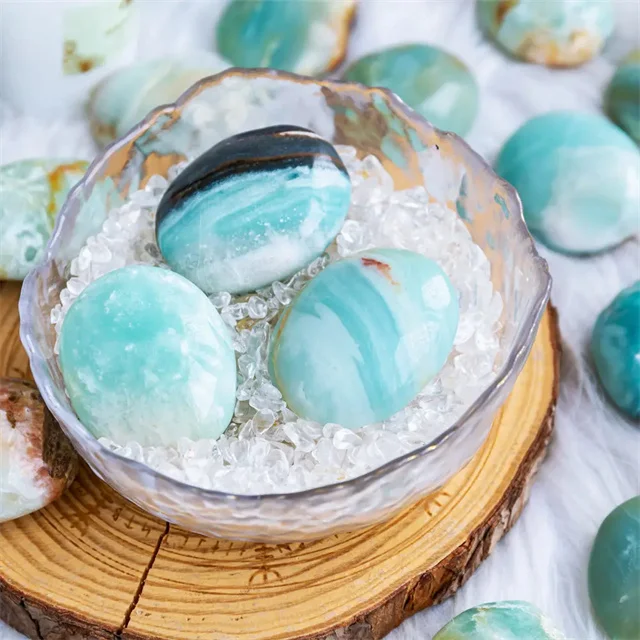 Wholesale Premium Crystals Quartz Spiritual Healing Palm Stones Natur Sky Blue Caribbean Calcite Polished Stone Palms for Decor
