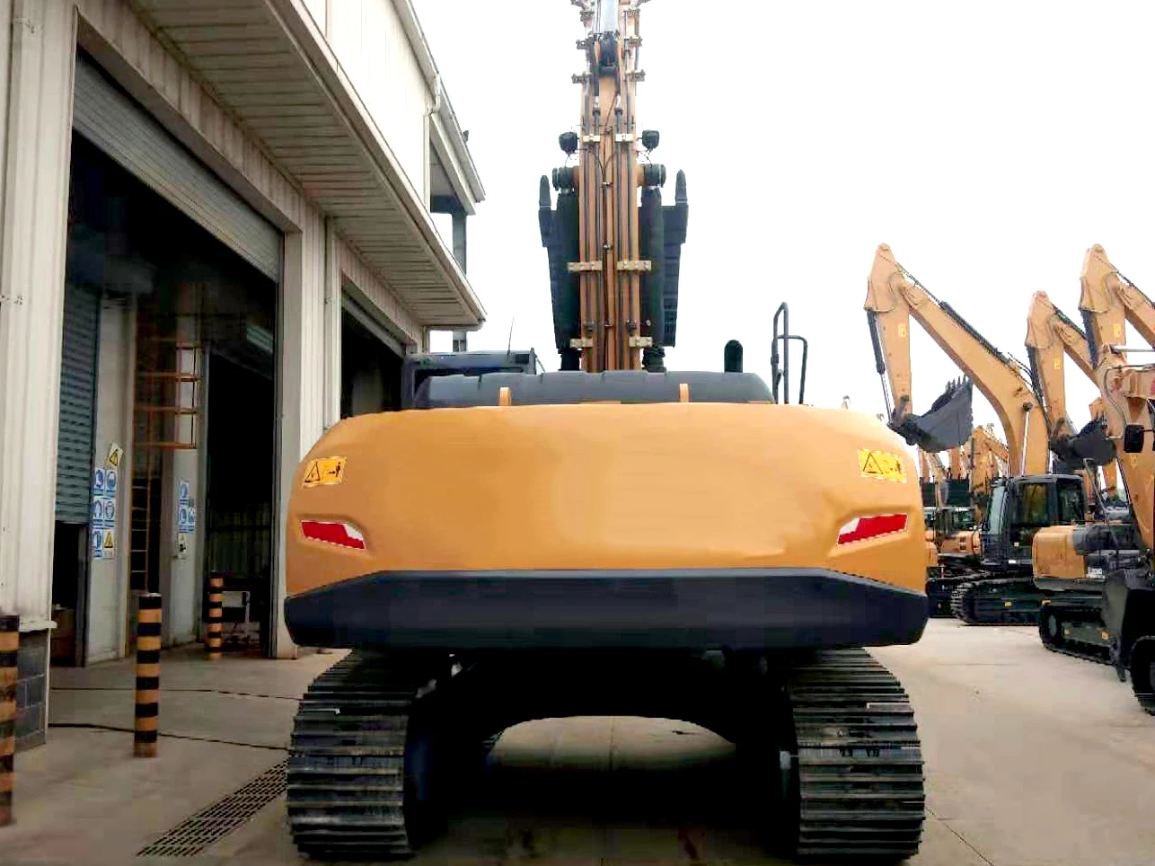 30 тонн 1 6 м3 гидравлический гусеничный экскаватор с каменным ковшом XE335DK для копания в наличии