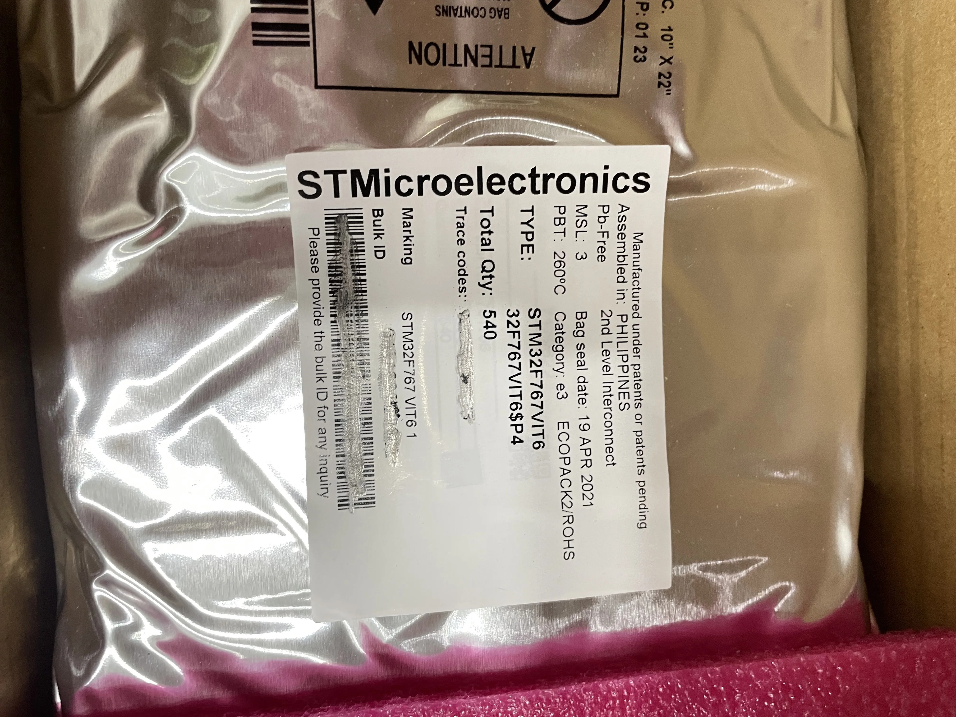 Шэньчжэнь предоставляет все виды ST-чипов STM32F103RCT6/STM32F767VGT6 / STM32F767VIT6 /STM32F103RCT6 STM32F730R8T6 в