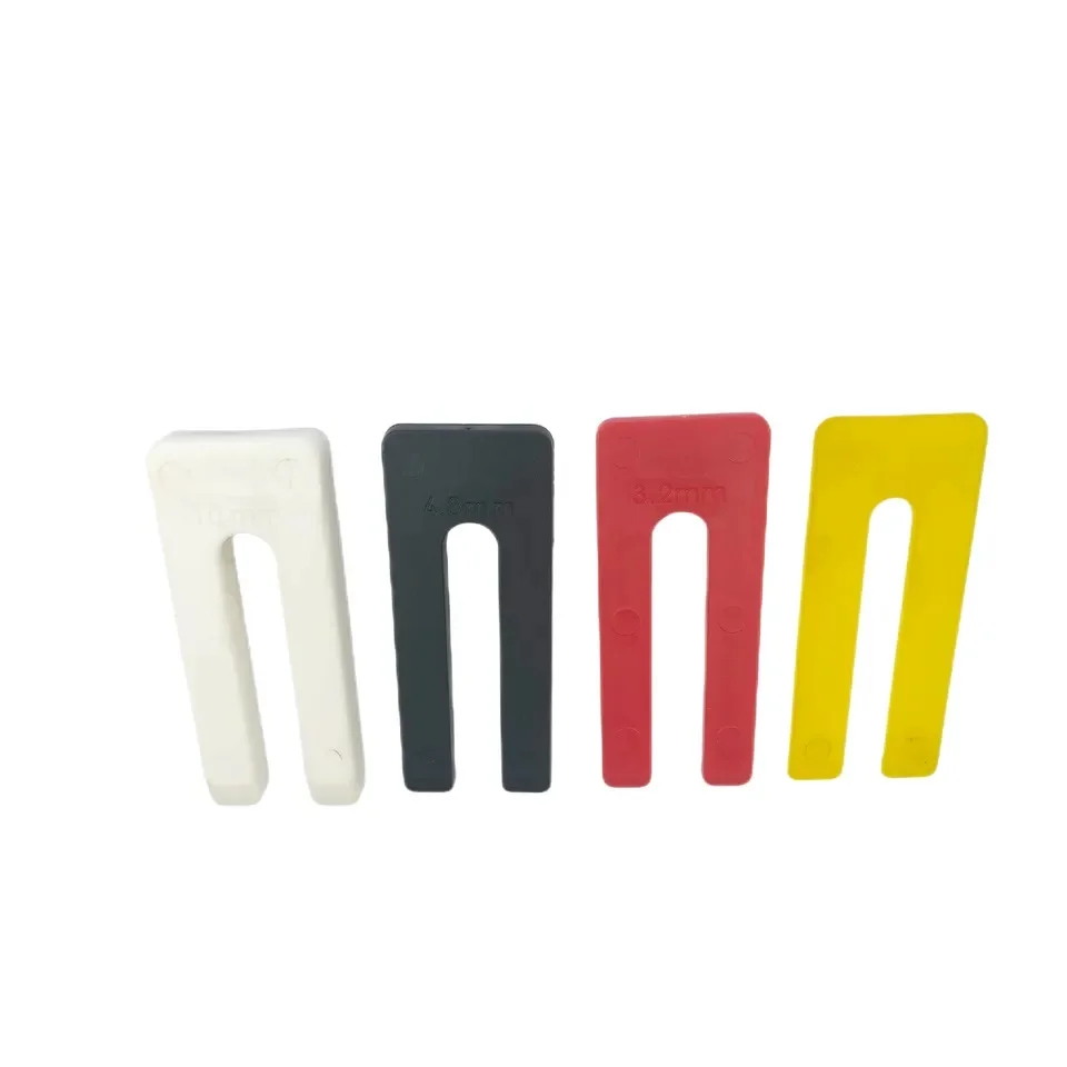 High quality plastic horseshoe shim tool for opening and leveling tiles