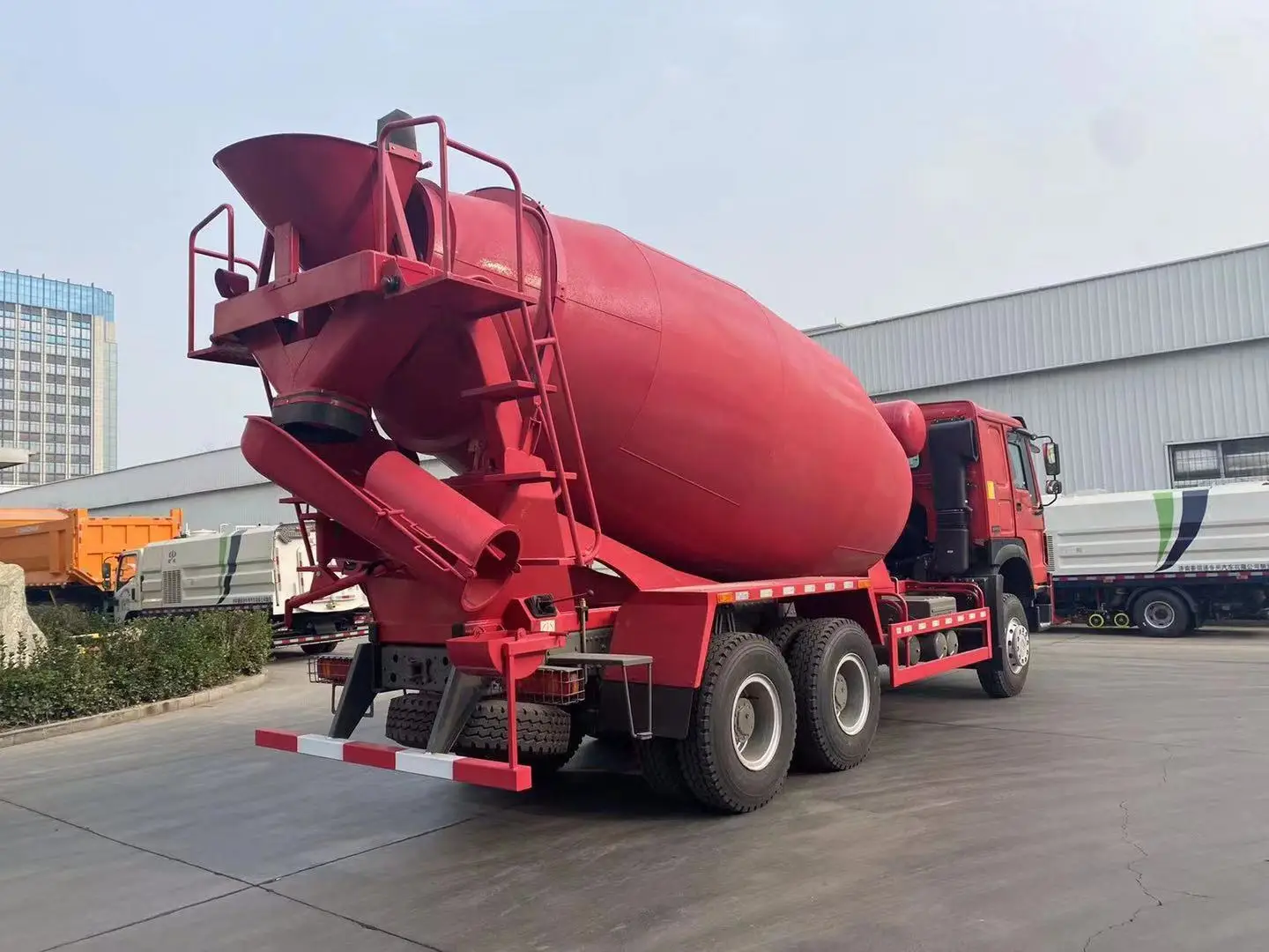 Howo Truck Price 10 Wheel 371hp SINOTRUK HOWO 10m3 Concrete Mixer