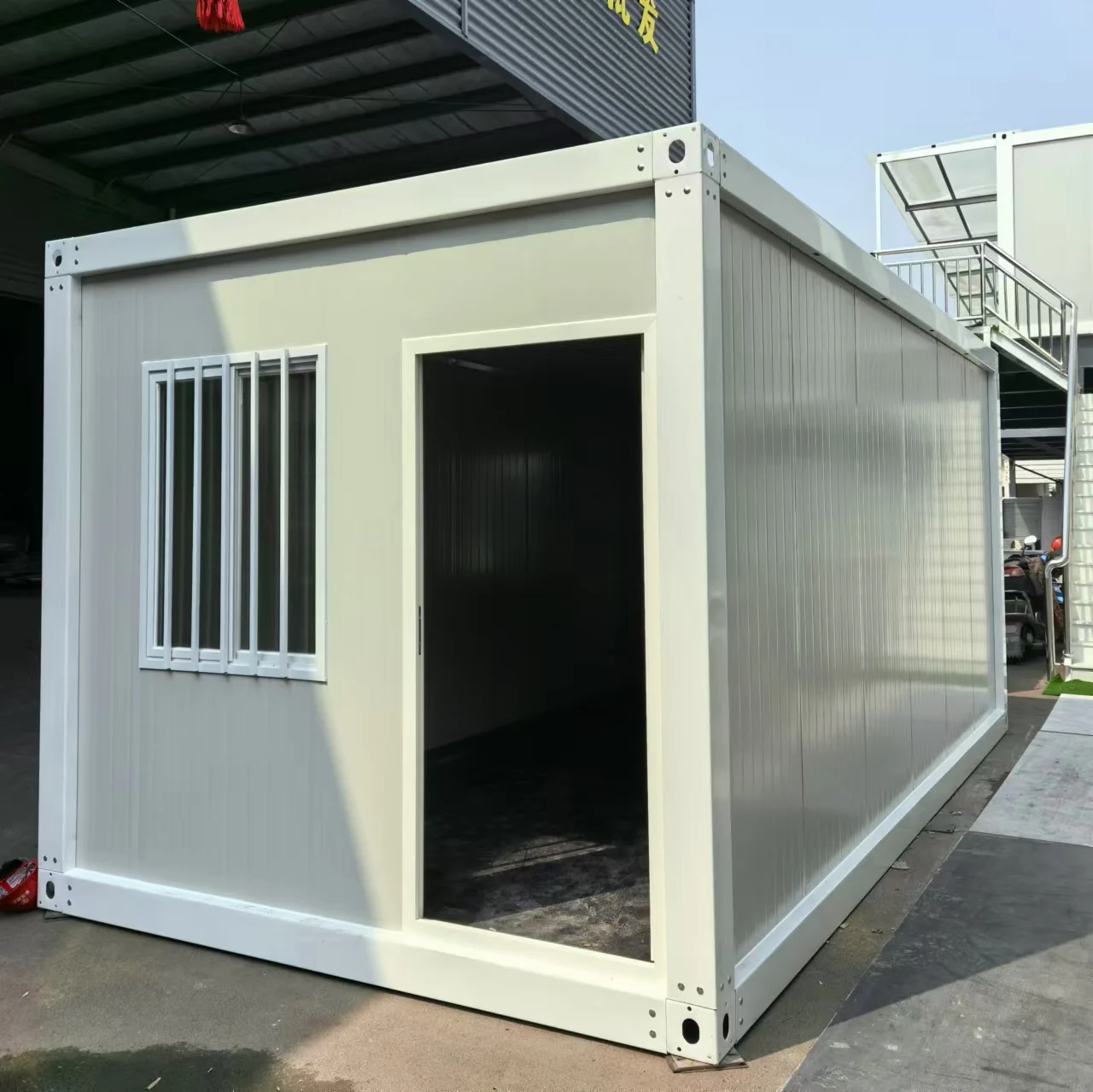 Easy-to-Assemble 40ft Prefab Steel Container House Expandable Container Sandwich Panel Coffee Shop Outdoor Kiosk Use Made China