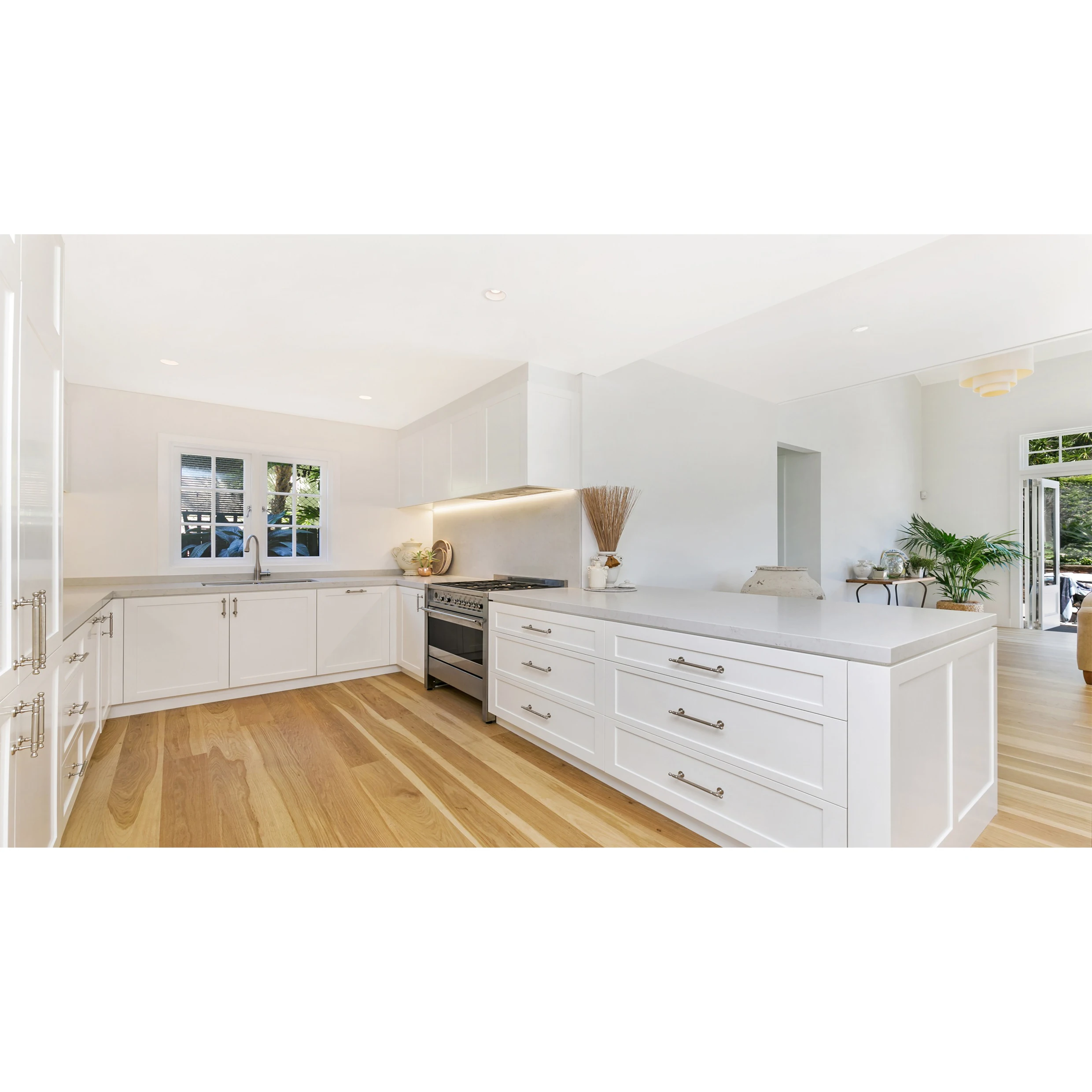 White Shaker Style Handle Door Kitchen Cabinet Design One Side Waterfall Bench Top Island