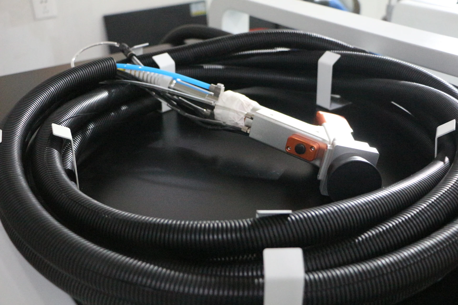 Factory Price 2024 Handheld Laser Cleaning Machine 2000w 3000w