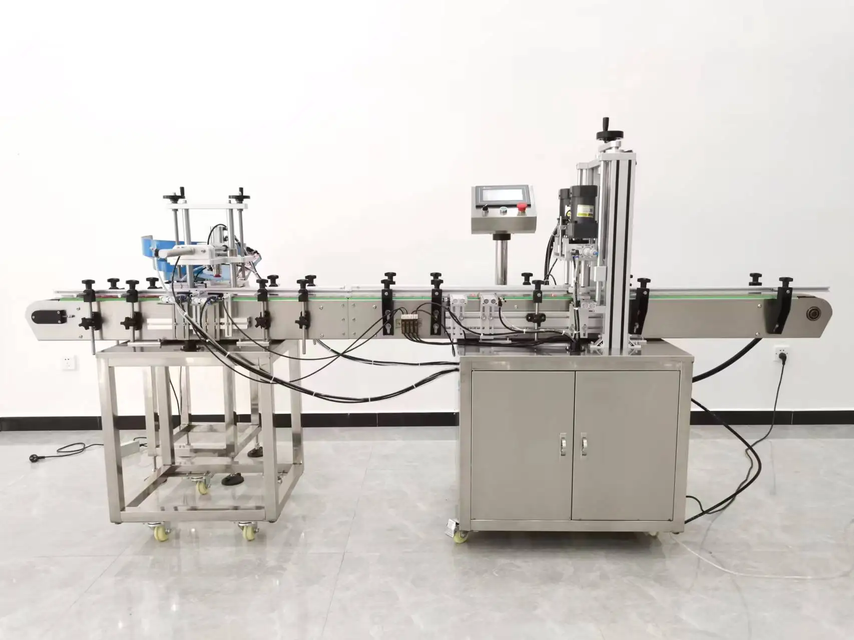 Automatic Oil Drinking Mineral Beverage juice water Bottles Filling And Capping Machine Filling sealing machine