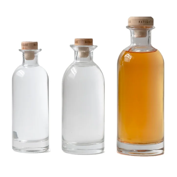 wholesale Chinese manufacture 500ml 700ml flat glass bottle whisky gin bottle