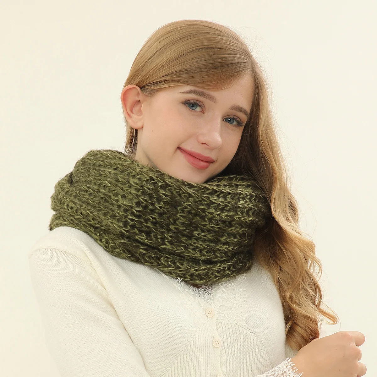 Женский вязаный шарф бесконечности простой теплый с круговой петлей для зимы