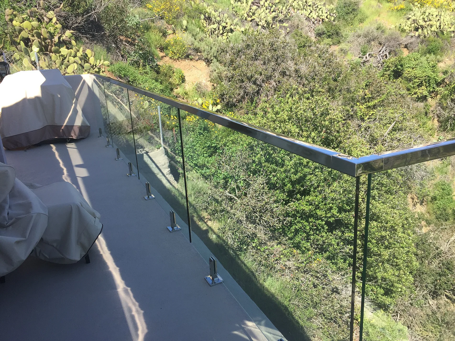 Prima  Modern Glass Railing Solution With Faucet Clamp Precision Cast Stainless Steel Side Mounted for Deck Edges