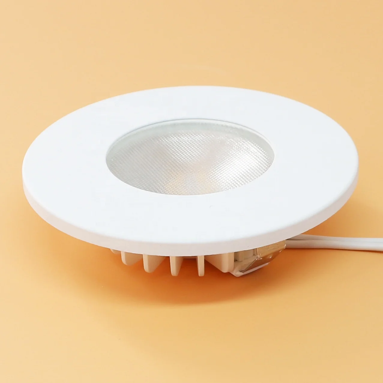 Cheap 3W 300LM Warm White Small Round LED Puck Light 12V For Cabinets
