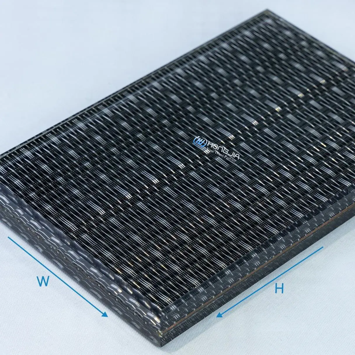 Fashionable Customized  Metal Mesh Tempered Laminated Glass for Hotel Partitions and Doors