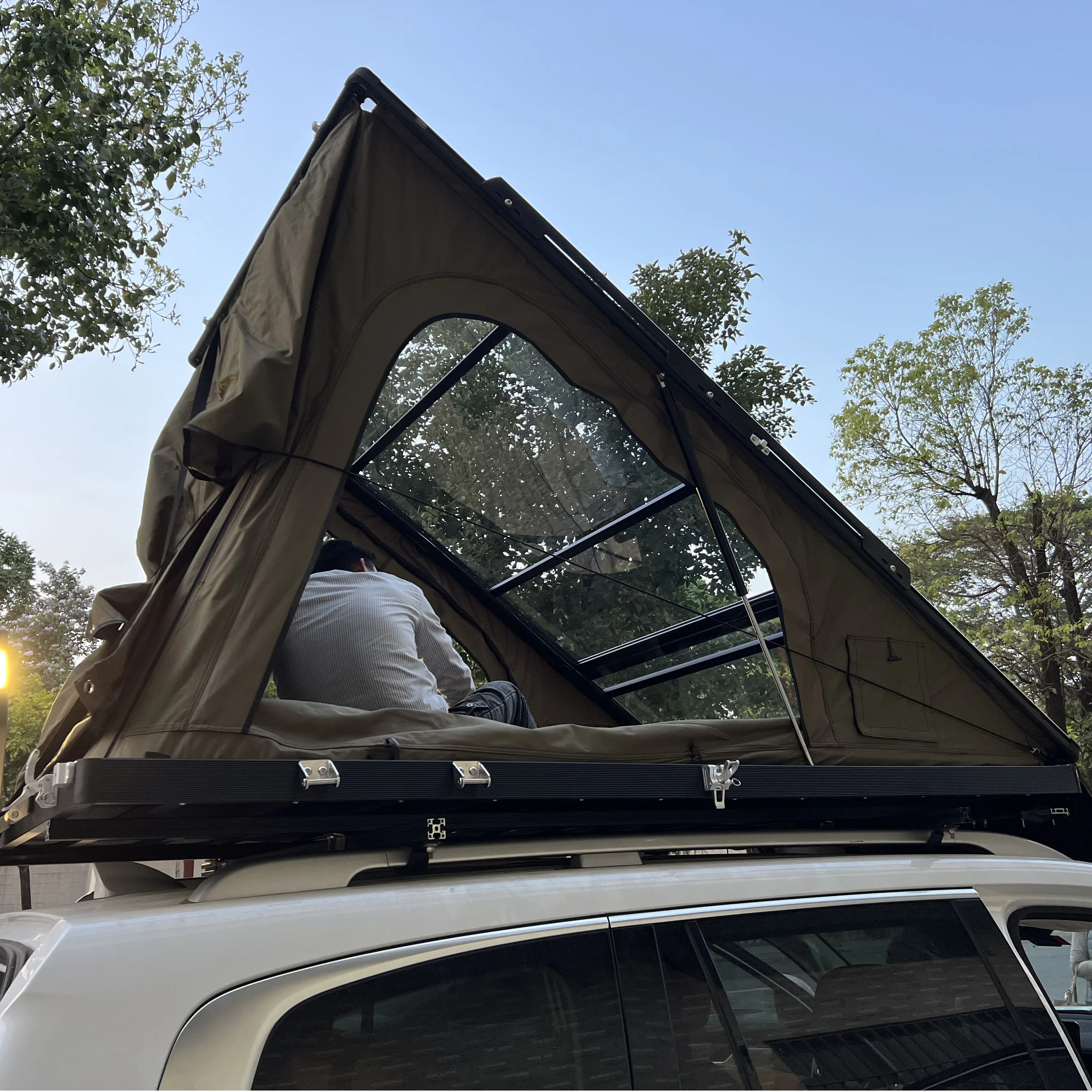 OEM Vietnam Hard Rooftop Tent Crystal Triangle Car Roof Tent Light Weight Roof Top Tents Camping Accessories