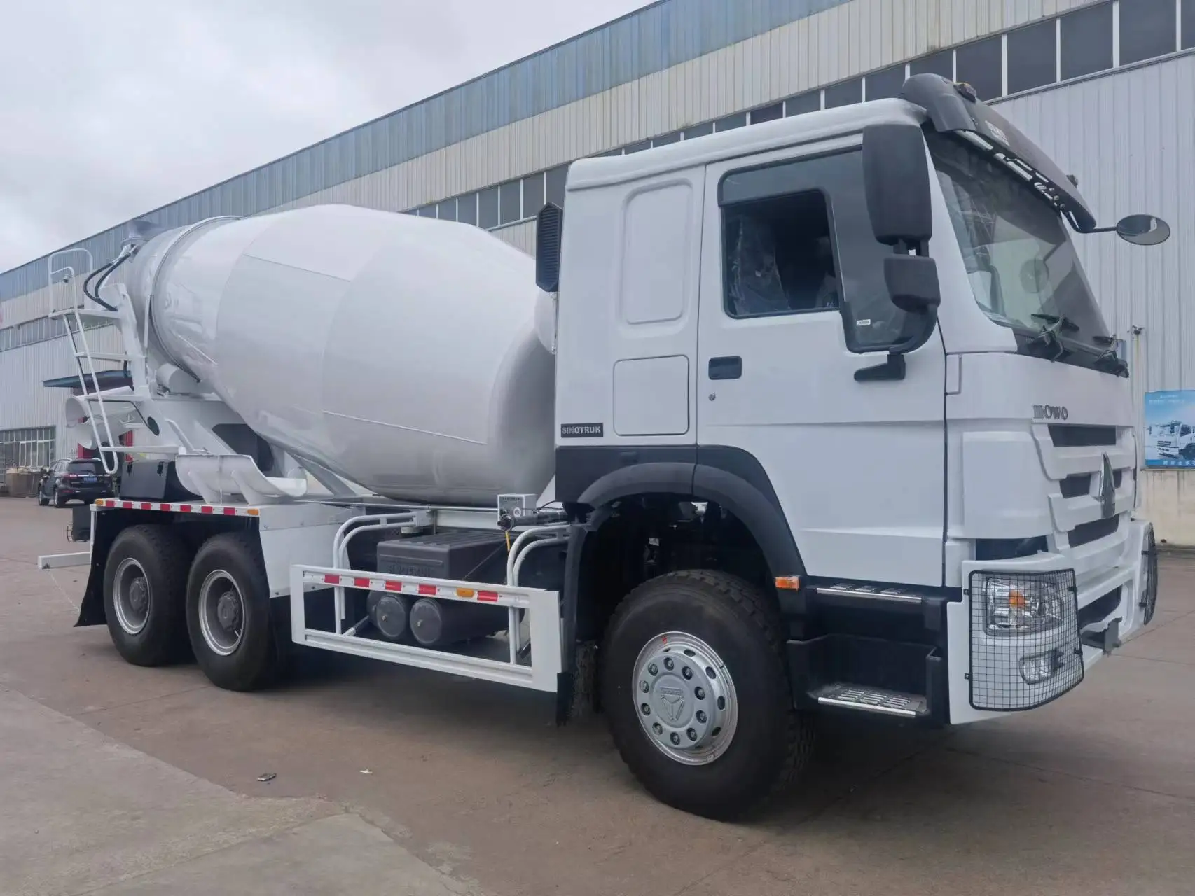 Used 6x4 HOWO Cement Trucks 375HP Euro2 Heavy with Concrete Mixer Tanker Bulk Cement Transport Vehicles