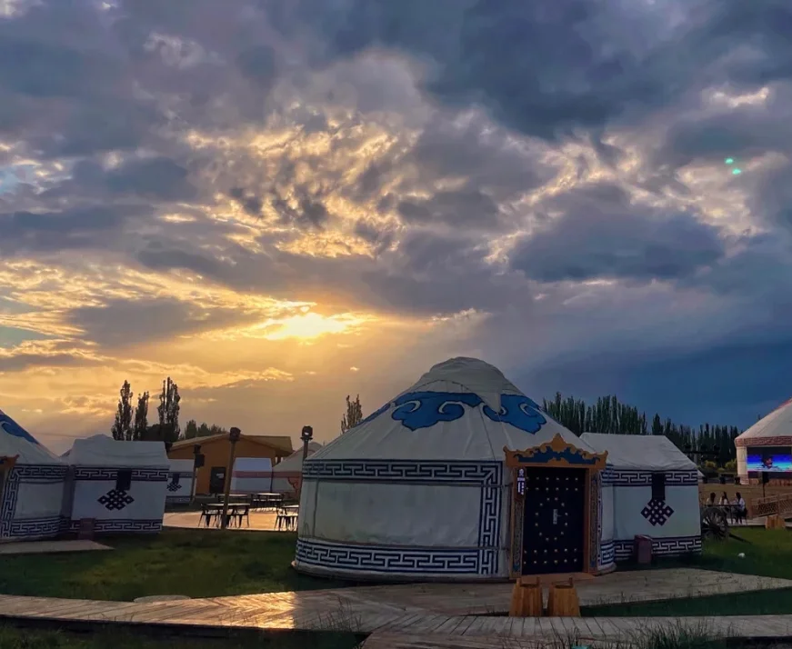 Painted Steel Frame Structure Mongolian Ger Yurt Tent
