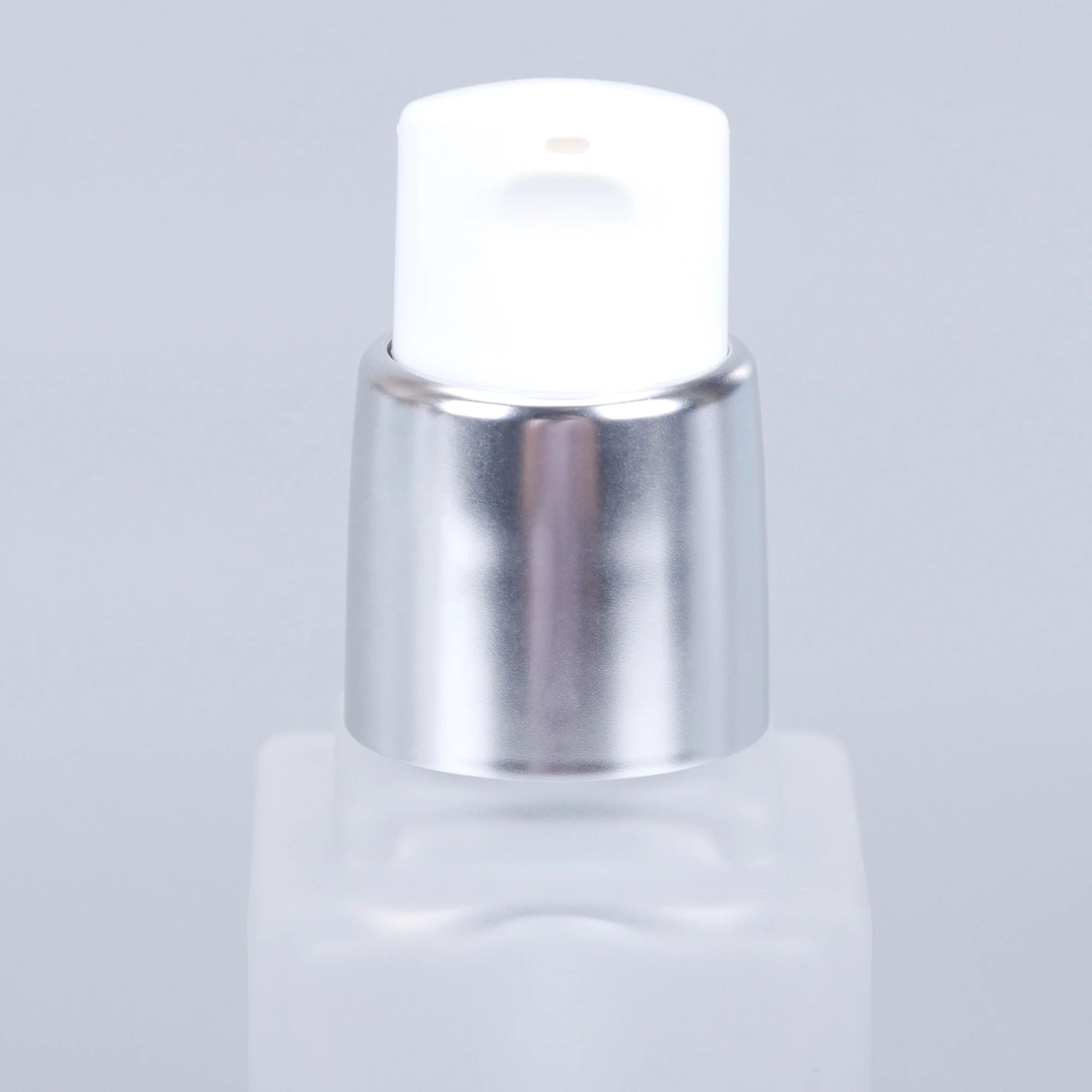 
Big capacity OEM Luxury cosmetics packaging airless pump square glass lotion bottle 