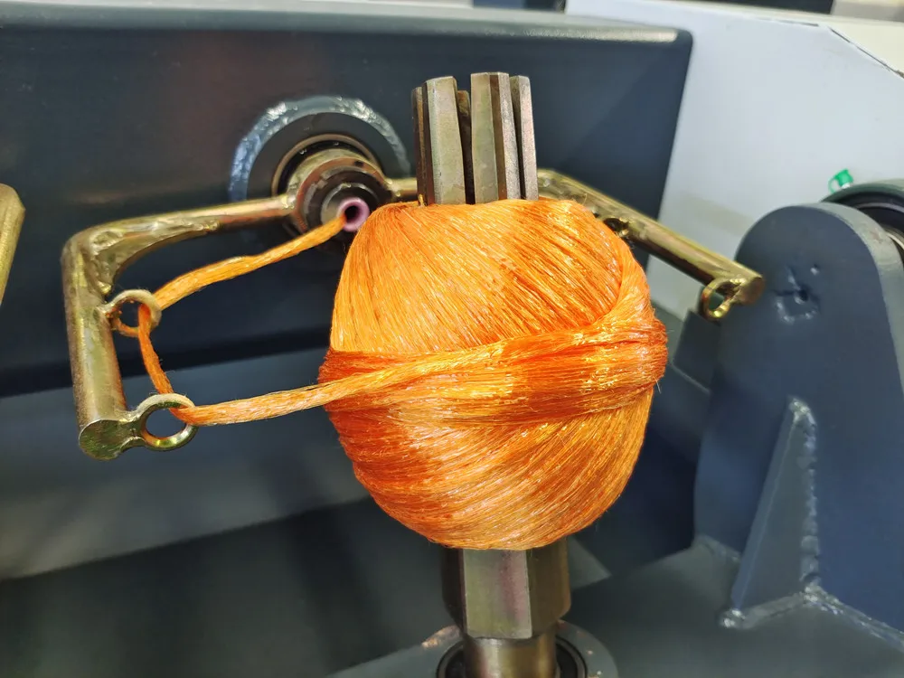 10g-1000g Automatic crochet hand knitting wool ball winder/woolen thread raffia yarn ball rolling making machine