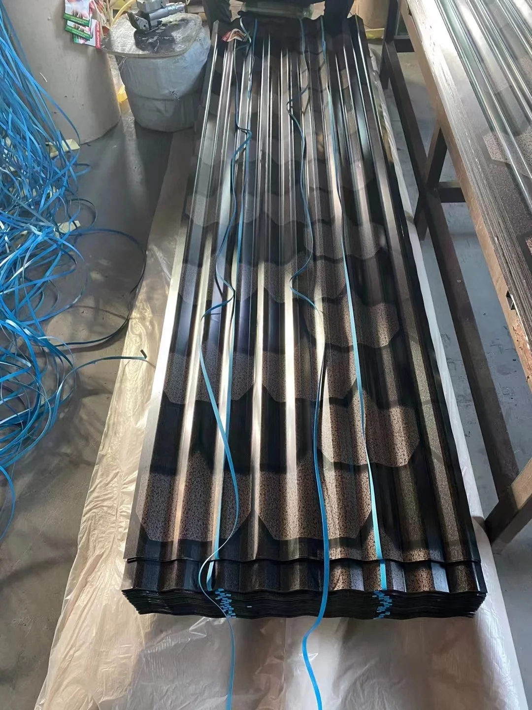 Hot selling carbon fiber pvc dx52d color coated sheet bitumen corrugated roof sheets with low price