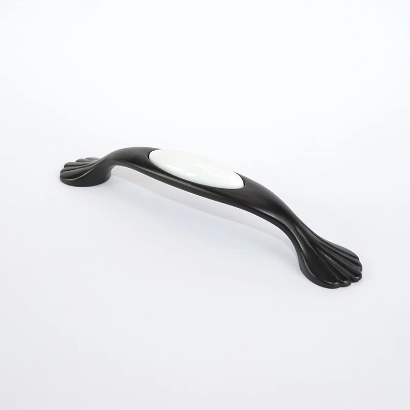 Handle Hardware Wholesaler Pull Half Moon Drawer Knob Kitchen Furniture Cabinet Door Handles And Knobs