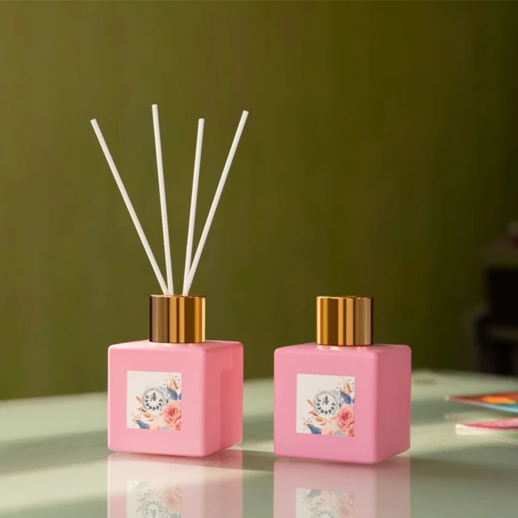 The new aroma diffuser reed glass bottle factory direct sale crimp bottle with rattan sticks