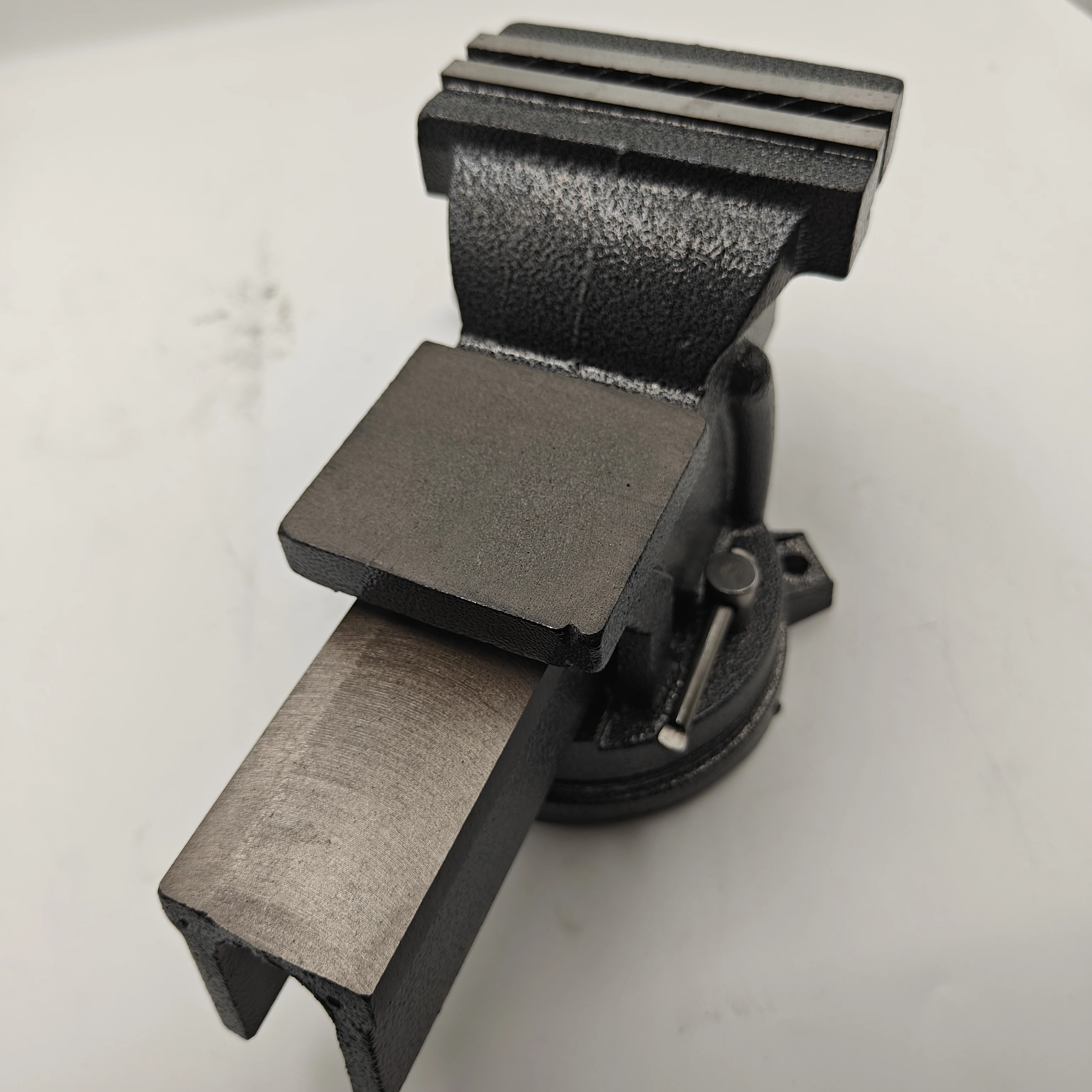 High Quality Bench Vice Ductile Iron Anvil Swivel Adjustable Vise for Workshop and Home