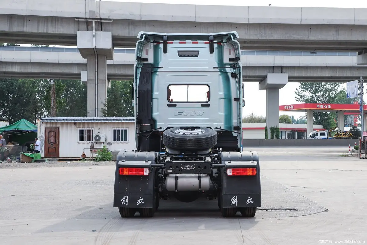 Б/у тягач Jiefang J6V