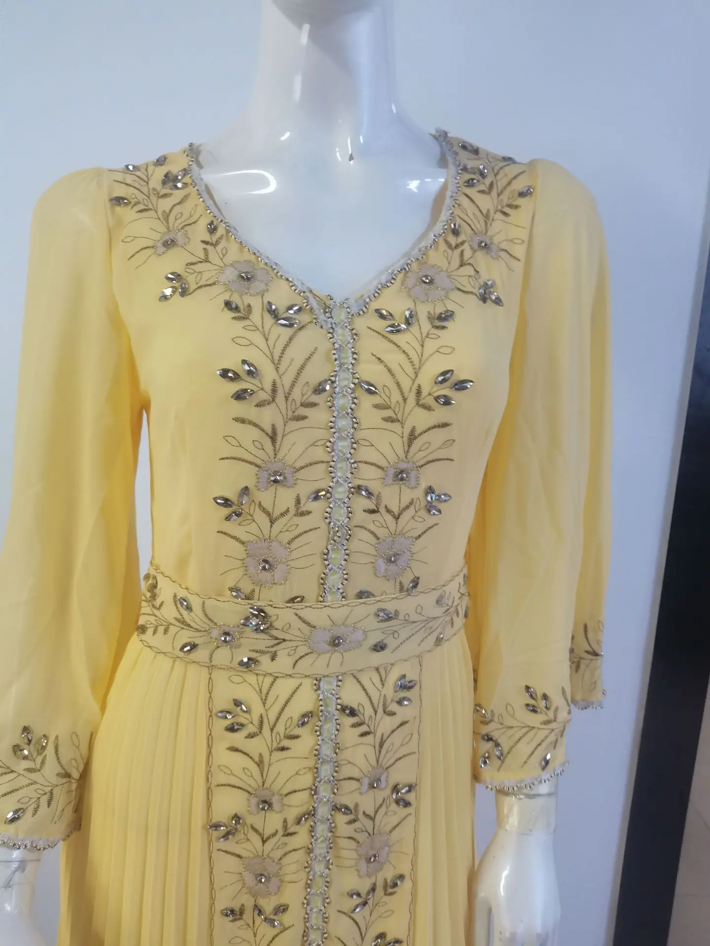 Luxury Hand Sewing Beaded Abaya Wholesale Dubai Islam Women Dress long sleeves Pleats Traditional Muslim Clothing