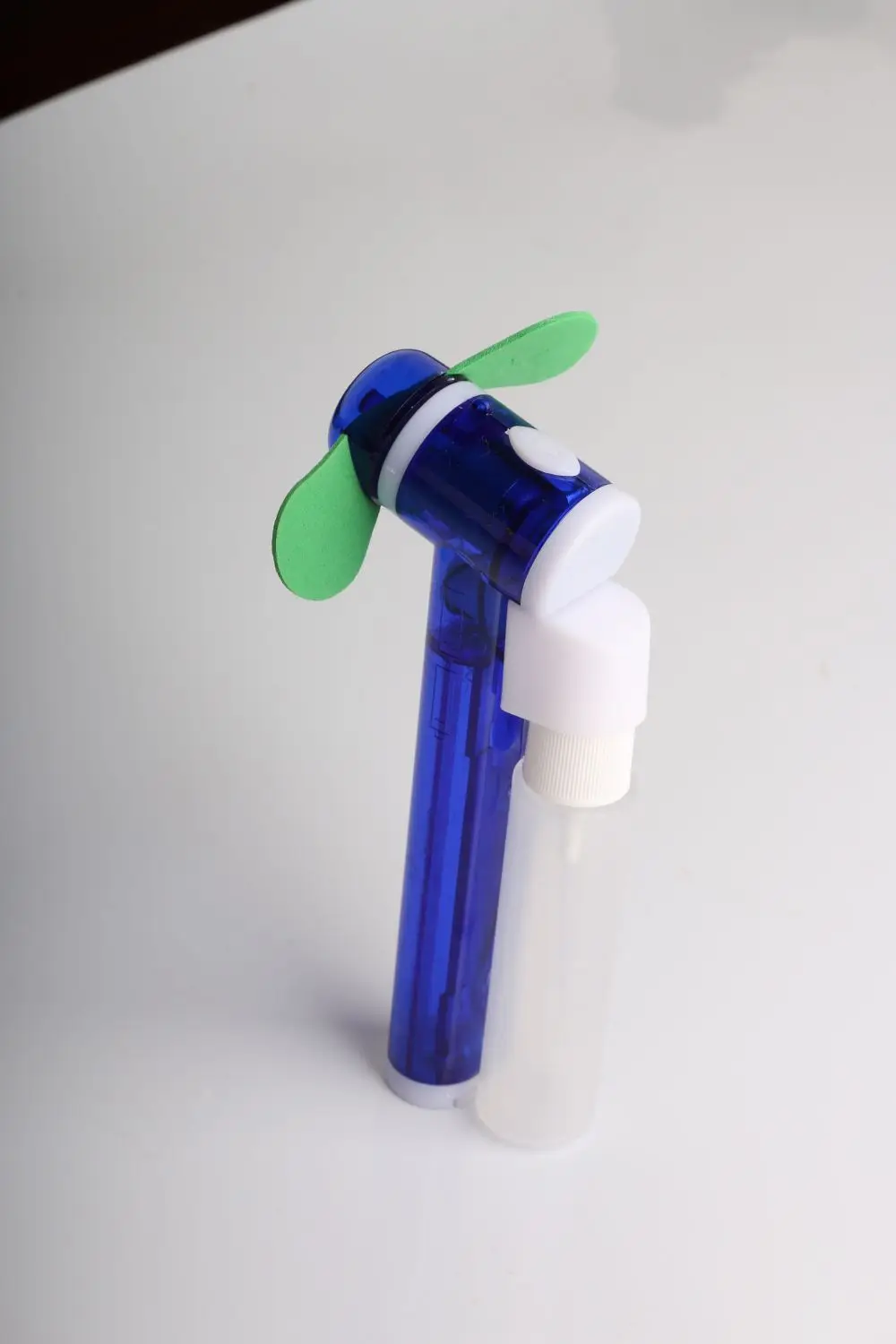 Factory Direct Portable Water Spray Cooling Hand-Held Fan Water Mist Rechargeable Mini Fan Spray Water Air Cooler