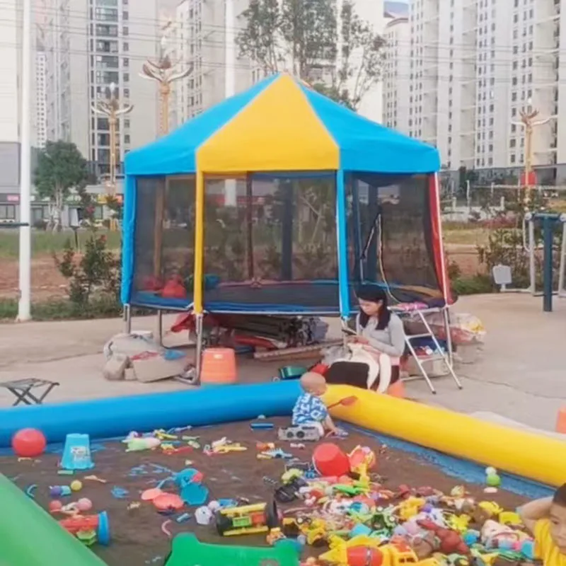outdoor Round Trampoline Kids Play Jumping Bed With Ladders with safety enclosure net