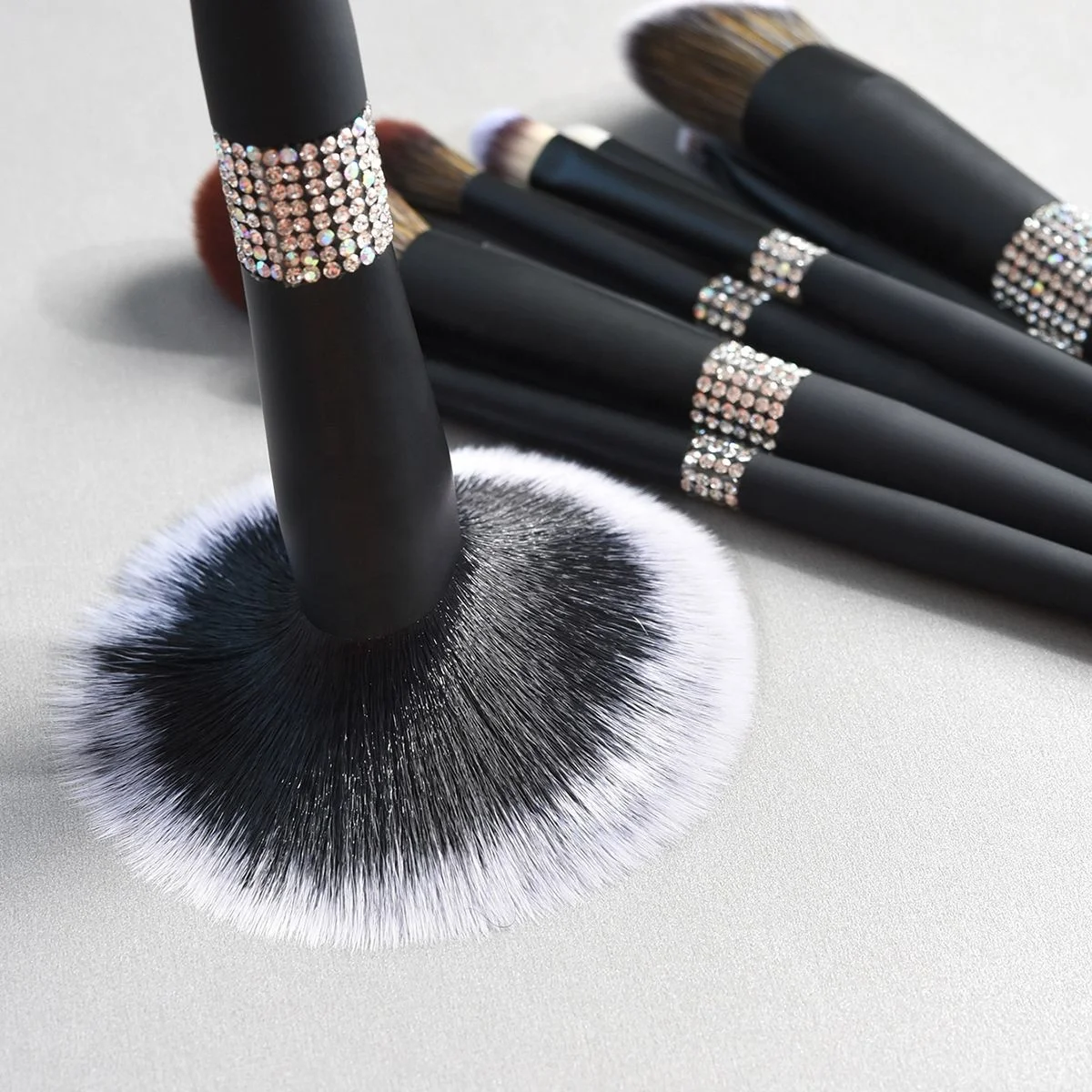 10, 12, 14 pcs Makeup Brush Set With Shining Diamonds Case ensemble de pinceaux de maquillage cosmetiquera Custom Logo Makeup Se