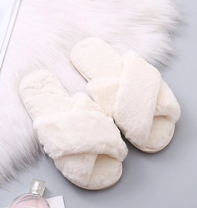 Fashionable Cozy Plush slides thick Home Wholesale clog Indoor Cross Plush Slippers Women Faux Fur Fluffy slippers