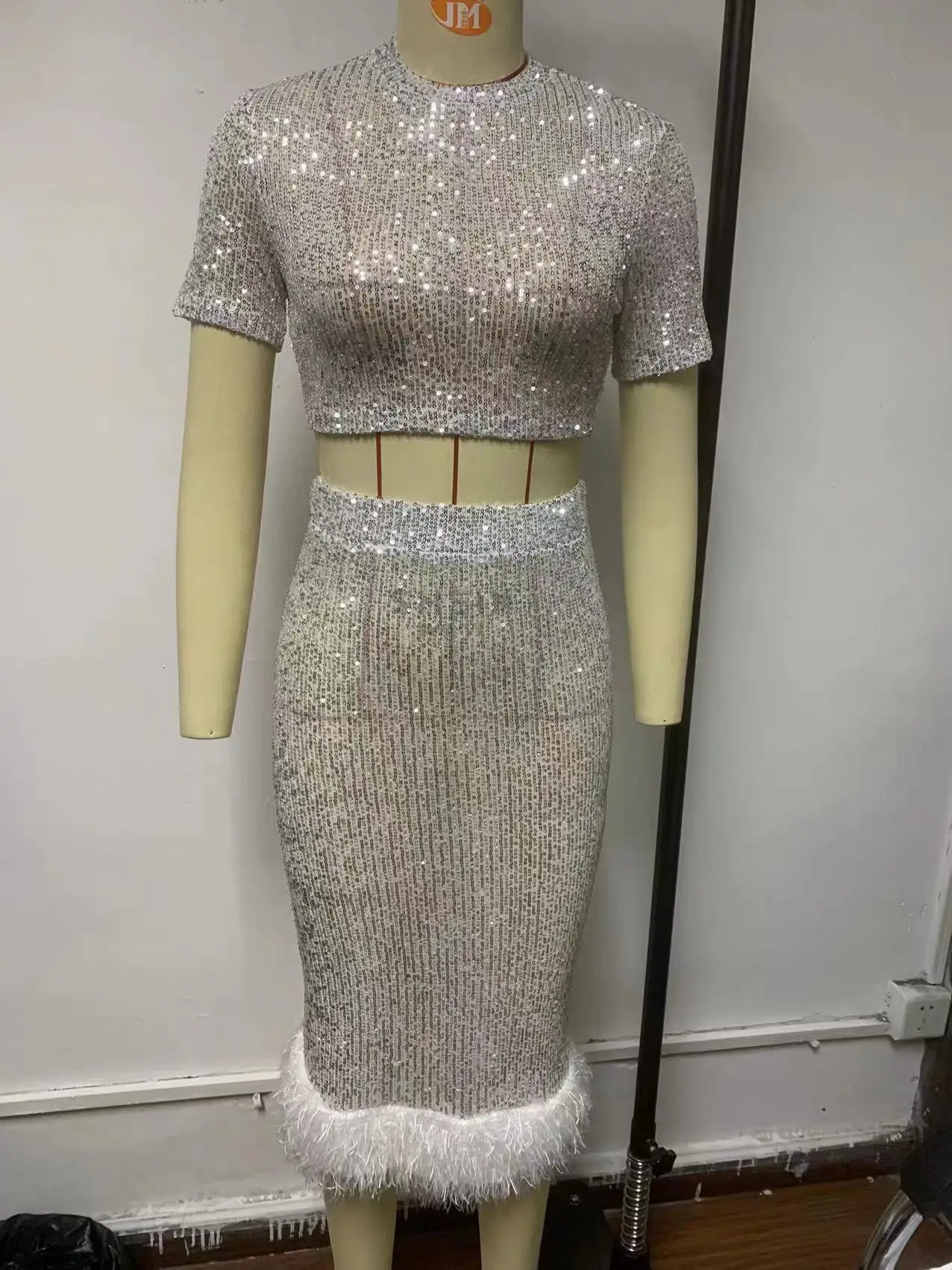 Women Sequin Skirt 2 Piece Set Short Sleeve Slim Tops Hemline Artificial Feather Bodycon Skirt Matching Set 2022 Sexy Streetwear