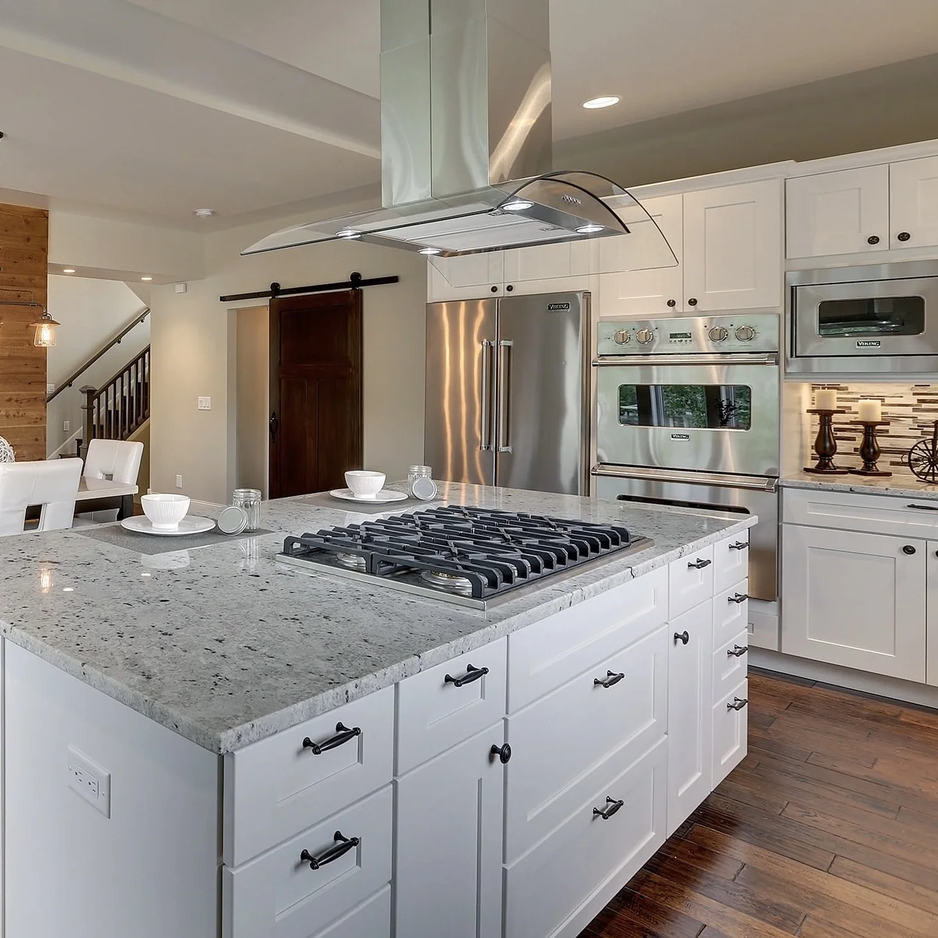 Walnut MDF Solid Wood Kitchen Cabinets Rustic Style Furniture Sets with Cabinet Opener and Kitchen Island White Color