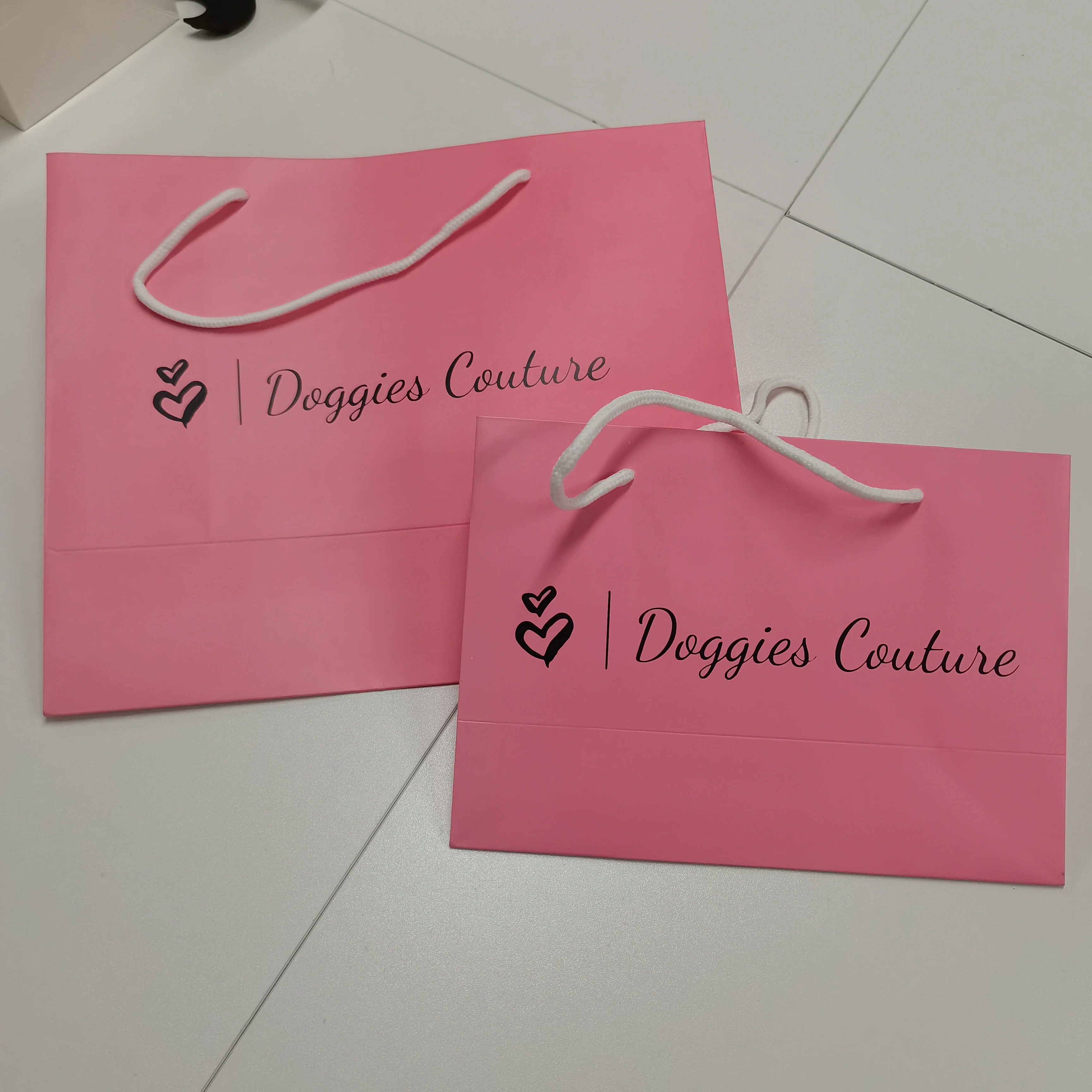 Wholesale Luxury Black Shoes Clothes packaging Paper bags Printed Custom Logo Clothing Shopping Gift Jewelry Wine Paper bag