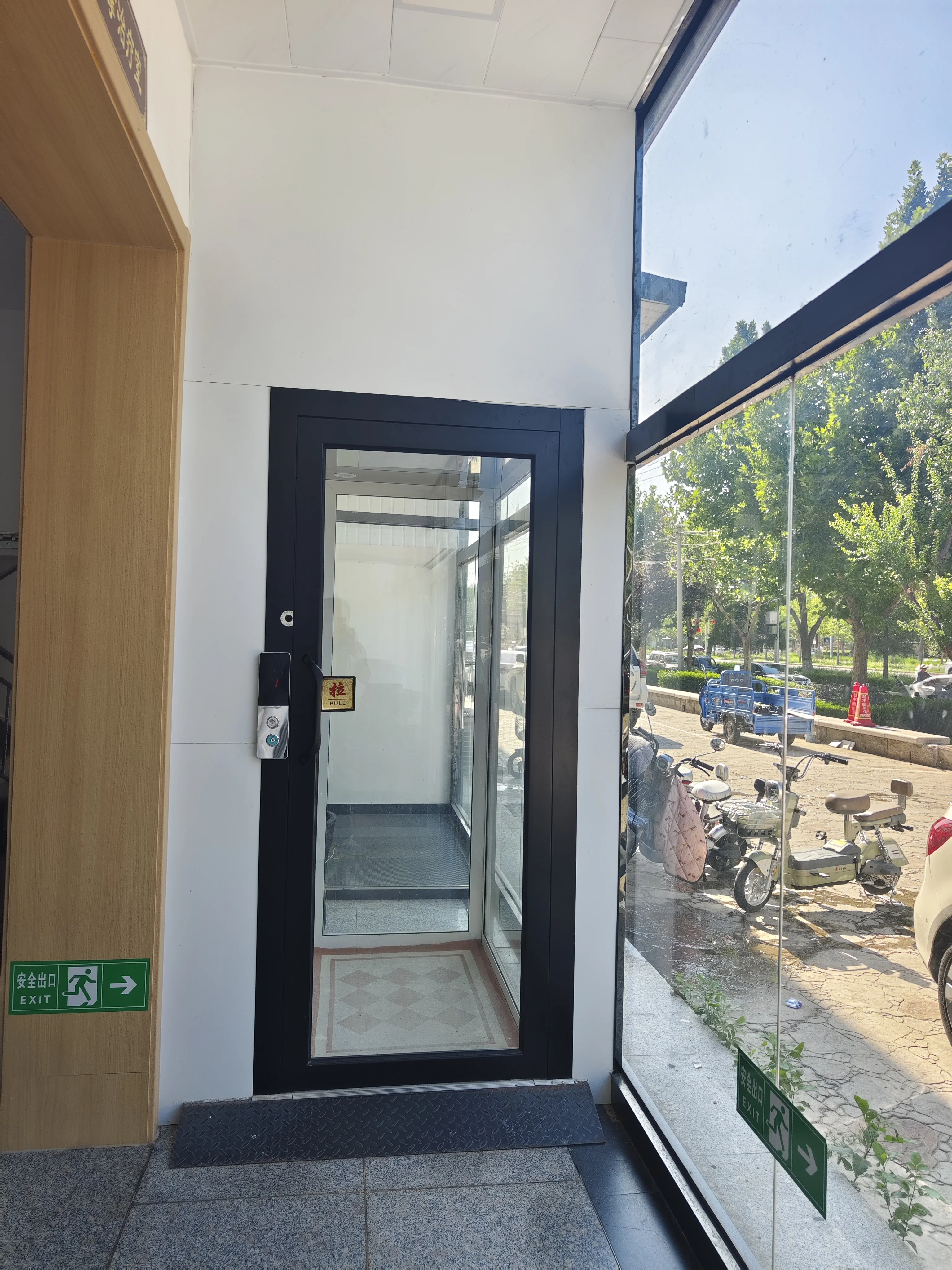High Quality Trendy Hydraulic Outdoor Elevator AC Gearless Motor 6-10 Person Capacity Safe for Modern Stair Lift Villas