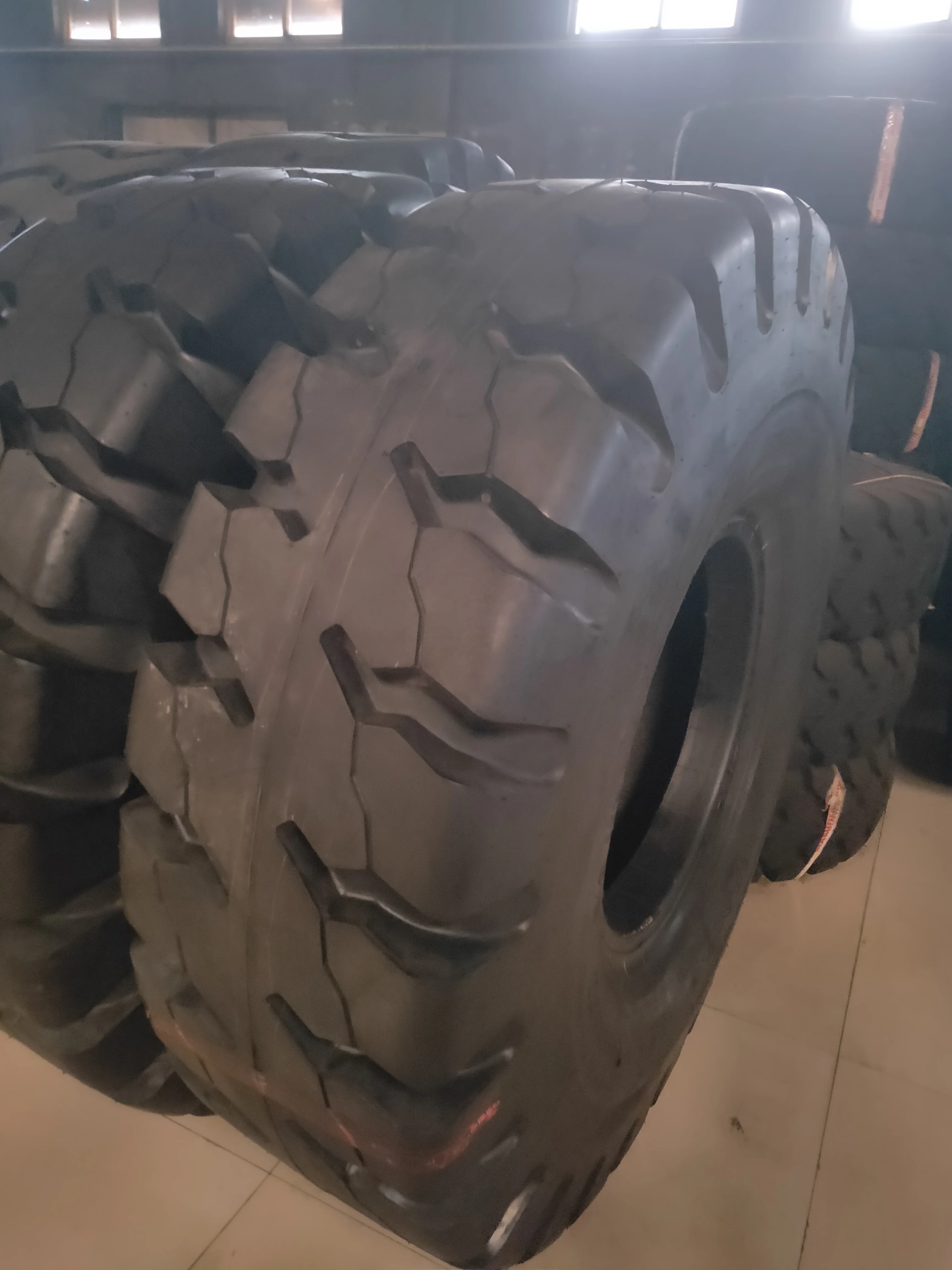 OTR DOZER  TYRE BIAS TIRE 20.5-25    20.5x25